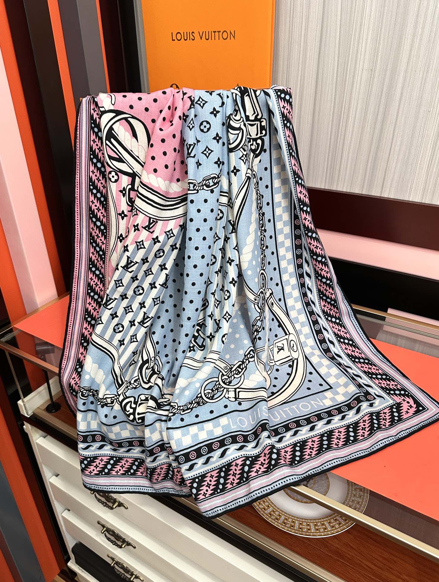 高品质 上新❤️LV 【双面同色】经典优雅[礼物]~气质到骨子里[色]新一季的面料超高级，真心超级柔软，