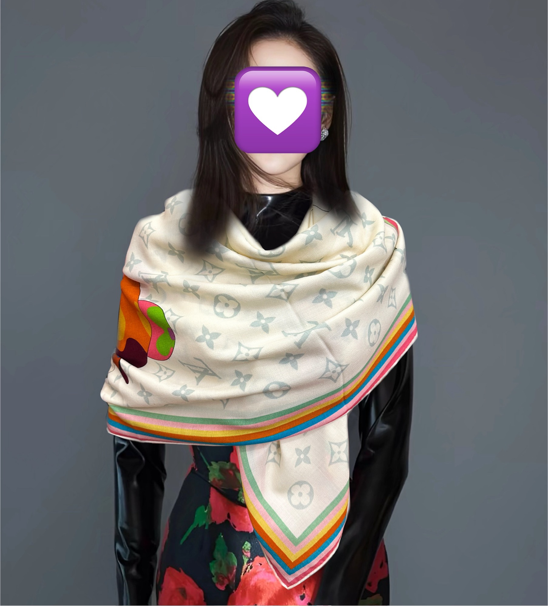 NO:642847,The new LV is so beautiful. ZG synchronization [double-sided same color] The most popular pattern this year. Classic and elegant [gift] ~ temperament to the core [color] The fabrics of the new season are super high-end, really super soft, silky smooth [sun] is very tough and not easy to be snagged! This year’s new series ~ I’m really impressed by the design. [Strong] A silk scarf [color] gives you the best match [lips] The upper body effect is simply elegant and elegant [gift] very smart. Layered and elegant texture. [Celebration] Fragrance powder is a must-have [hair] Needless to say, the upper body effect is really beautiful (it feels better when paired with clothing, shoes and bags) [Beer] The real thing is definitely more beautiful [Strong] [Sun] Size 140x140, material 30 silk cashmere, 3-color high version scarf, high version scarf, louis vuitton, real silk19860909新款LV太美了ZG同步【双面同色】今年最流行的花型 经典优雅[礼物]~气质到骨子里[色]新一季的面料超高级,真心超级柔软,丝丝顺滑[太阳]韧性很强 不容易被轻易勾丝！今年新出的系列~真的被这样的设计美到[强]一条的丝巾[色]给你最好的搭配[嘴唇]上身效果简直优雅气质到不行[礼物]非常灵动.层次优雅质感.[庆祝]香粉必入[發]上身效果真的不用多说的美(搭配服饰鞋包更有感觉)[啤酒]实物绝对更美[强][太阳]尺寸140x140、材质30真丝丝羊绒,3色高版本围巾,高版本围巾,louis vuitton,real silk,scarf