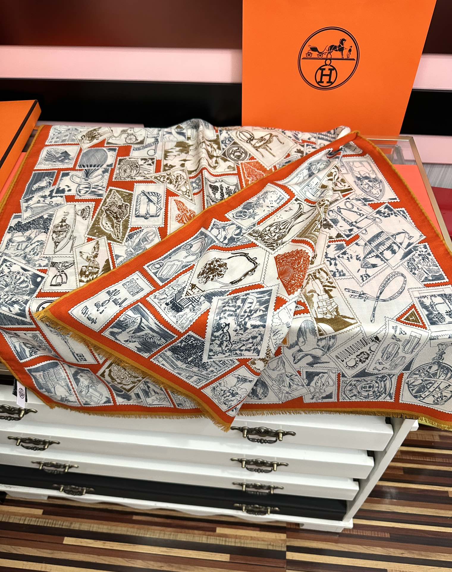 。2010 新款爱马仕。【双面同色 福宝邮集者】太美了[吃瓜]下手一定要快[嘴唇]四季都可以用[勾引]真