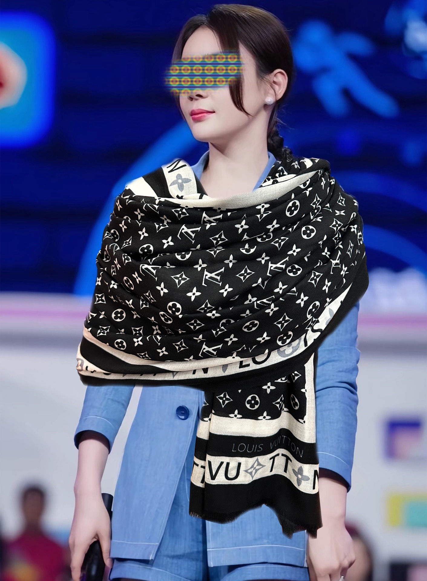 。上新LV 2025。最新款[庆祝]顶级设计太美了，真心赞👍【双面戒指绒长巾】😘💍实物真心美 🎀披肩配以