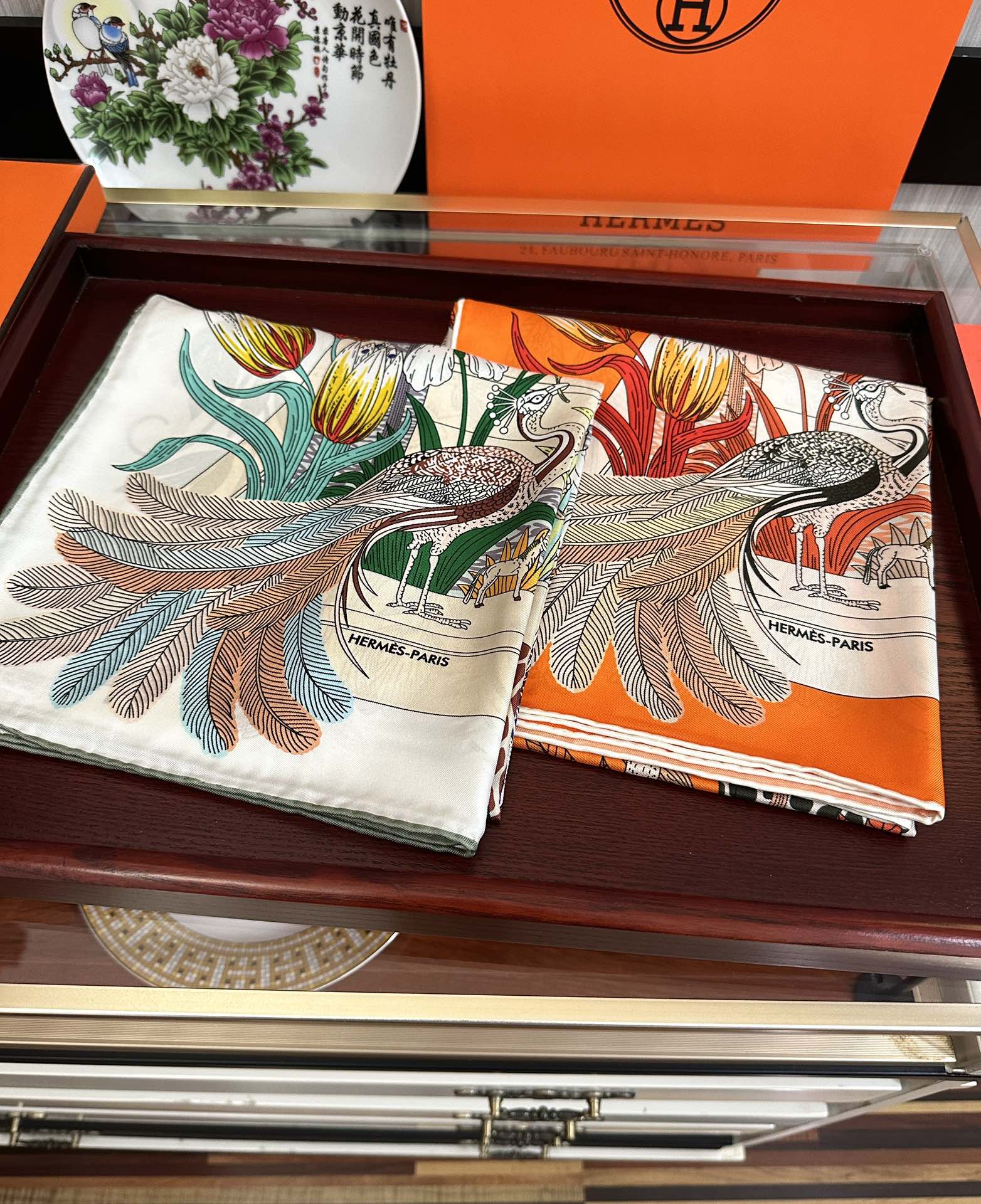 高版本。HERMES 【珍奇乐园】[太阳]精致卷边[嘴唇]品质感很显好[得意]好搭到上瘾的丝巾[色]带着