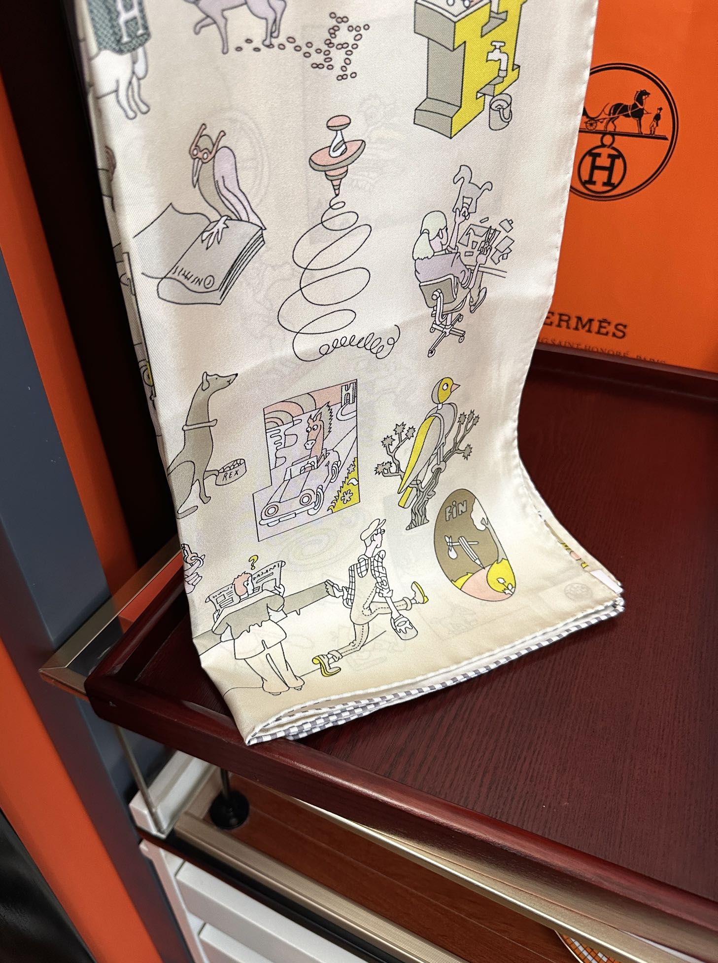 。高版本 爱马仕 官网同步 2025新款，精致手工卷边，买到都说好👍下手一定要快高端 大爱❤️女人尤物 