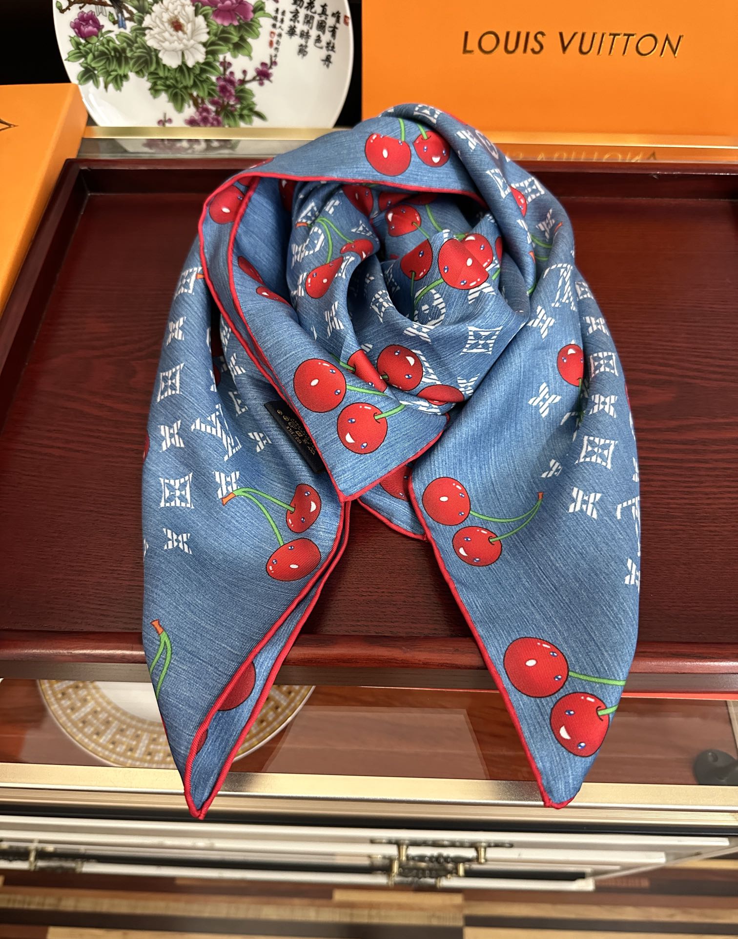 新款。2010高品质太美了[庆祝]LV官网同步【18mm双面同色顶级真丝】[庆祝]“L家”90典藏方巾通