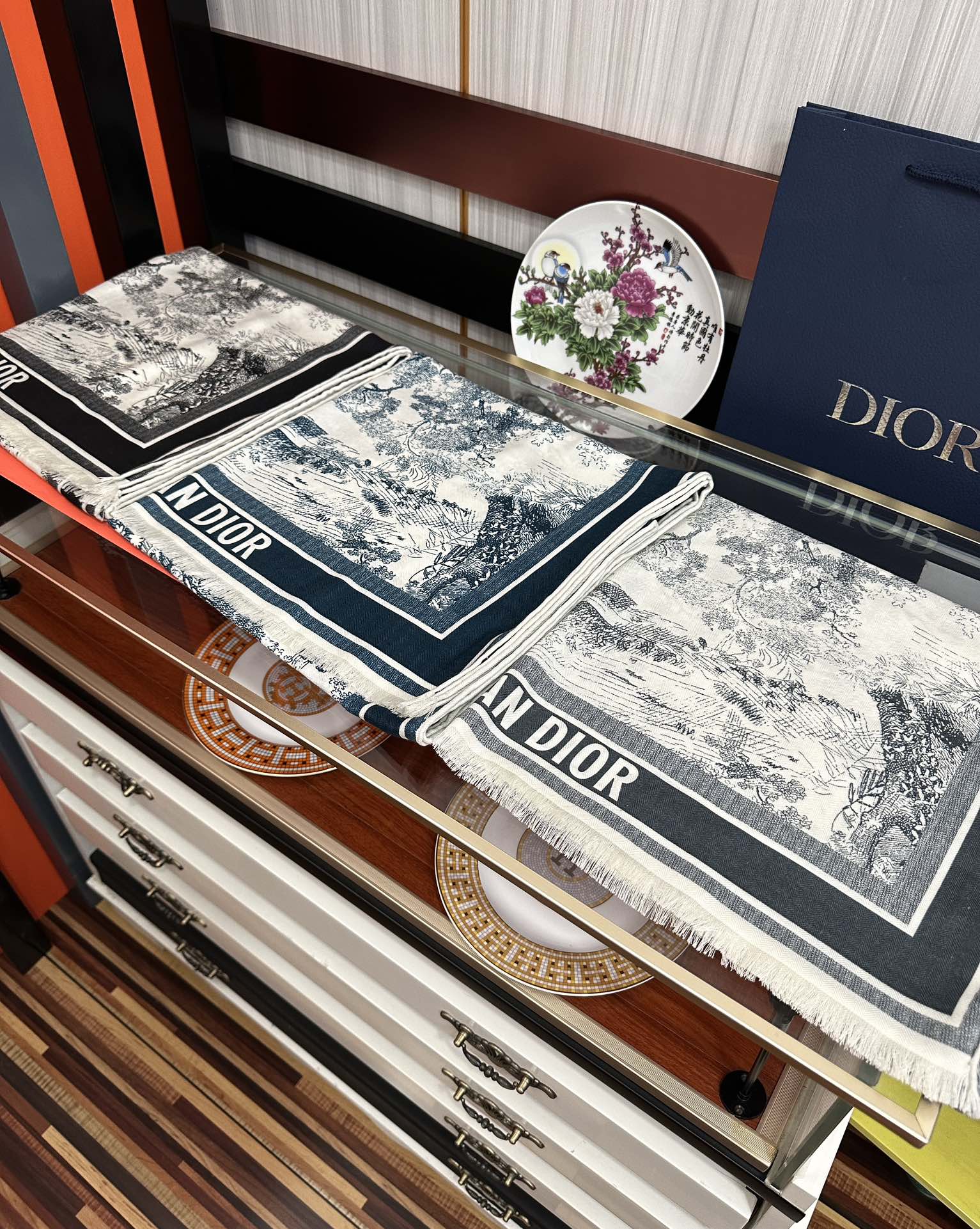 新款迪奥。2010双面同色【动物丛林】太美了[吃瓜]下手一定要快[嘴唇]四季都可以用[勾引]真心美的让人