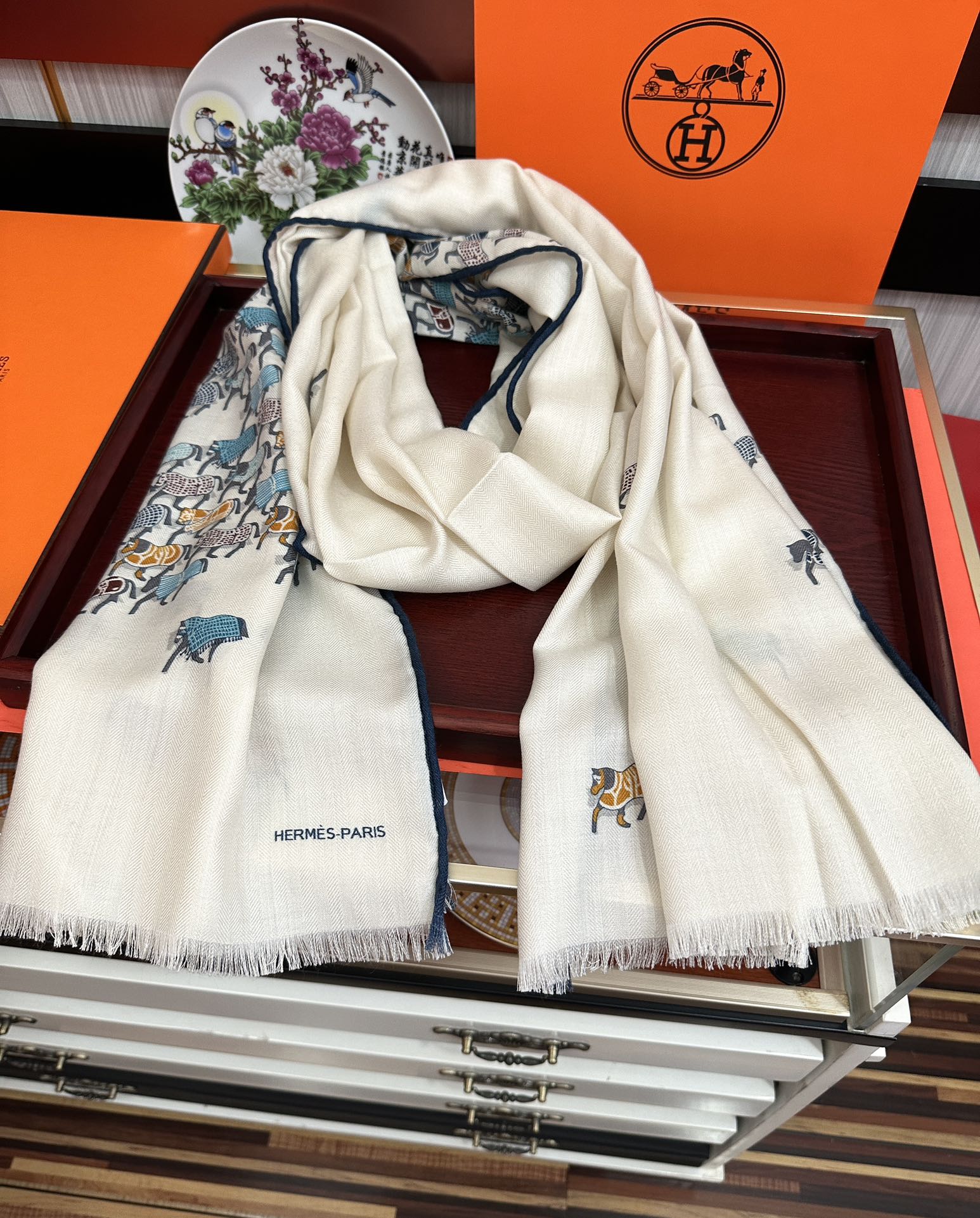 上新 爱马仕。2010【双面同色小马跳跃】太美了[吃瓜]下手一定要快[嘴唇]四季都可以用[勾引]真心美的