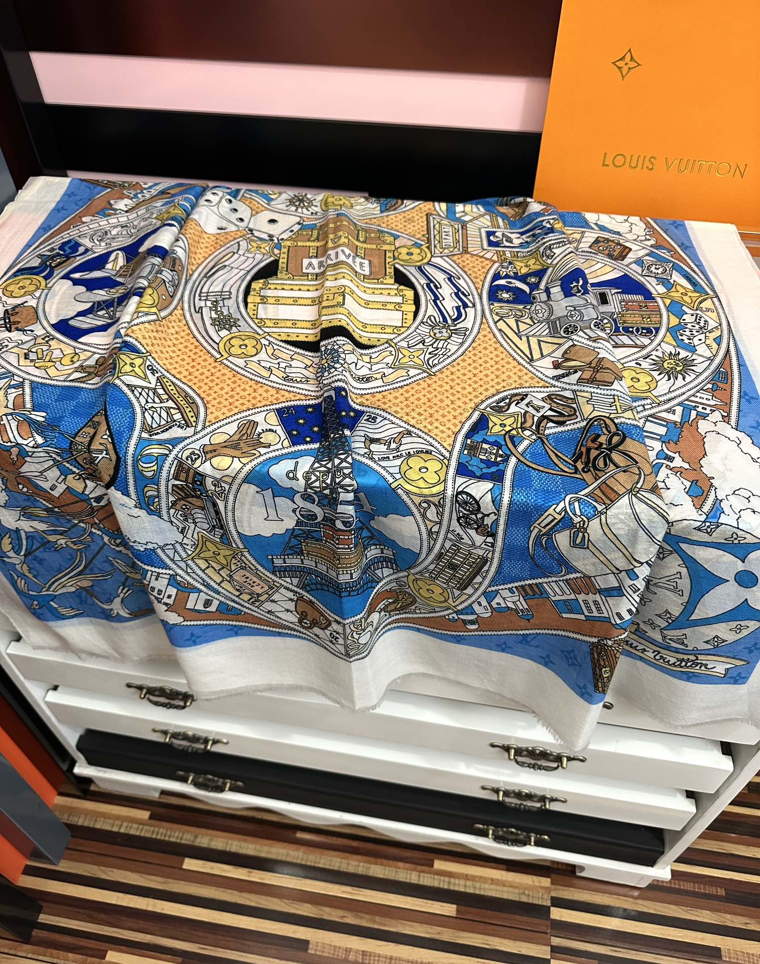 。LvZG最新款2025 重磅推荐[爱心]顶级高端设计太美了[啤酒]真心赞👍【戒指绒长巾】😘💍实物真心美