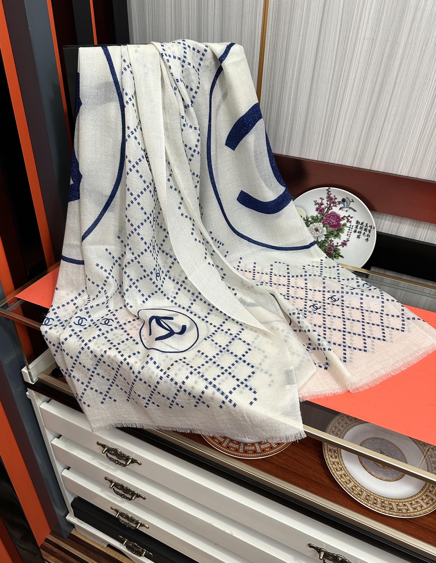 上新。小香 银丝2025 最新款[吃瓜]闪闪发光[咖啡]顶级设计太美了，真心赞👍【羊绒绒长巾】😘💍实物真