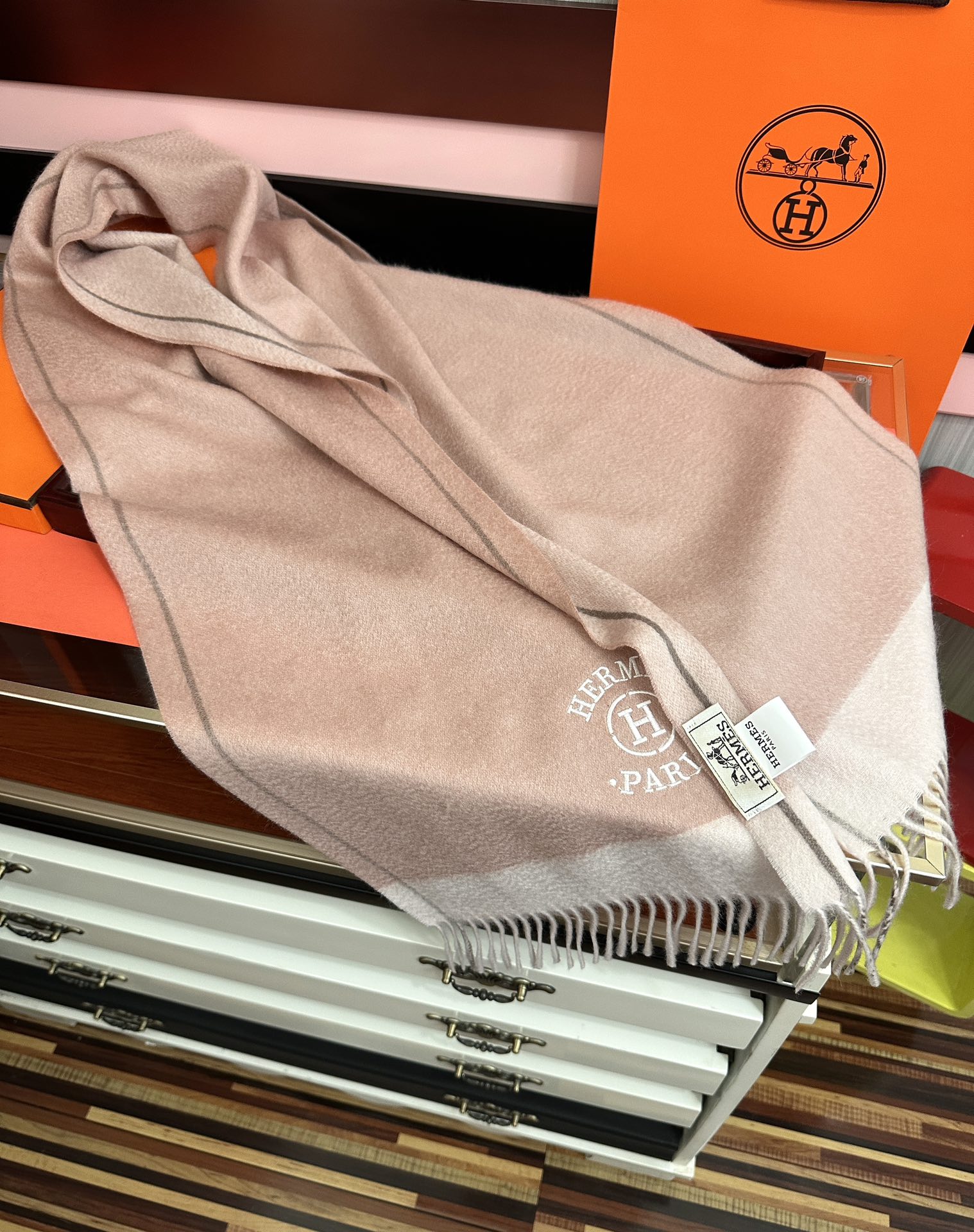 上新。 85%山羊绒 爱马仕[爱心]采用内蒙古山羊绒，2025最新款男女通用情侣款👫重磅推荐💥 经典的格