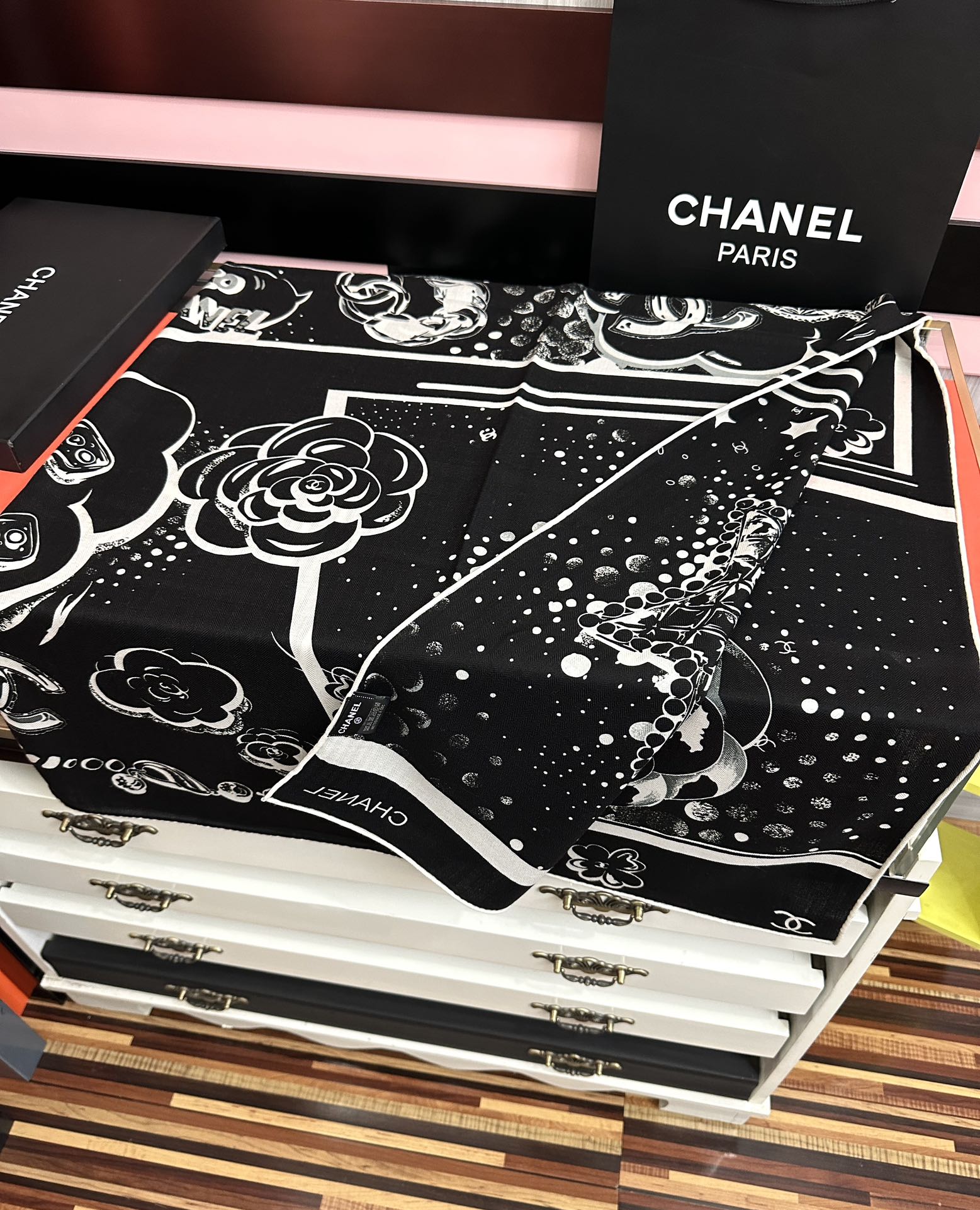 新款❤️ 2025 香奈儿 太美了 【双面同色】[礼物]~气质到骨子里[色]香奶奶新一季的面料超高级，真
