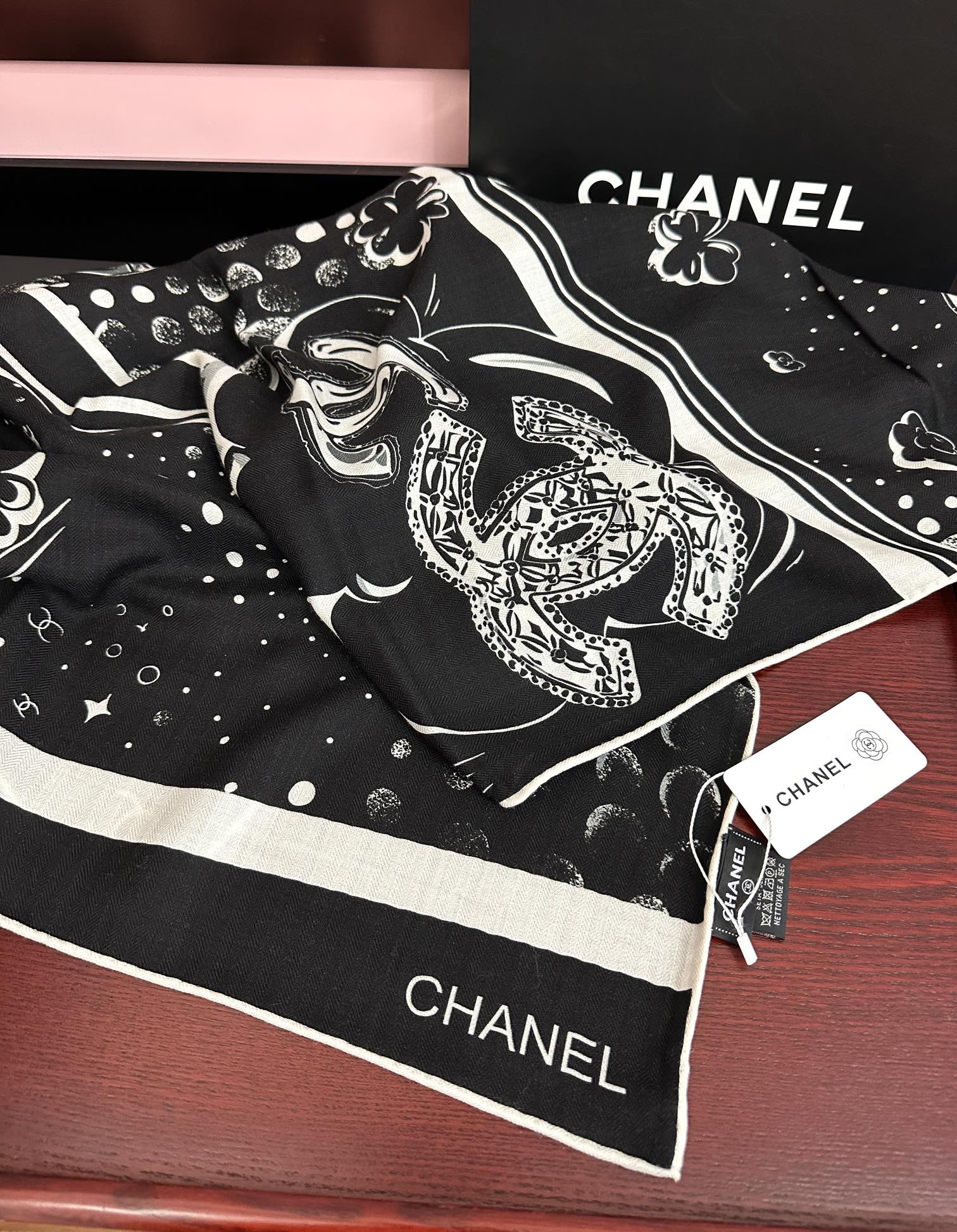 新款❤️ 2025 香奈儿 太美了 【双面同色】[礼物]~气质到骨子里[色]香奶奶新一季的面料超高级，真