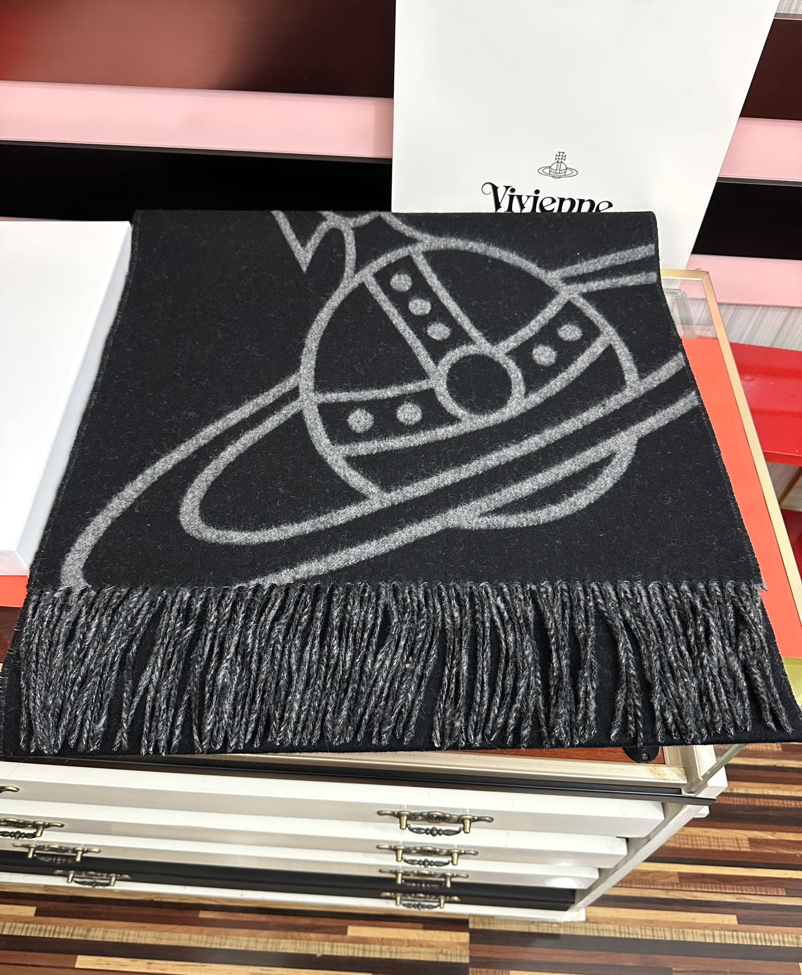 。高版本[庆祝]高品质欢迎对比“西太后Vivienne Westwood”最爱的土星从精神上[得意]才是