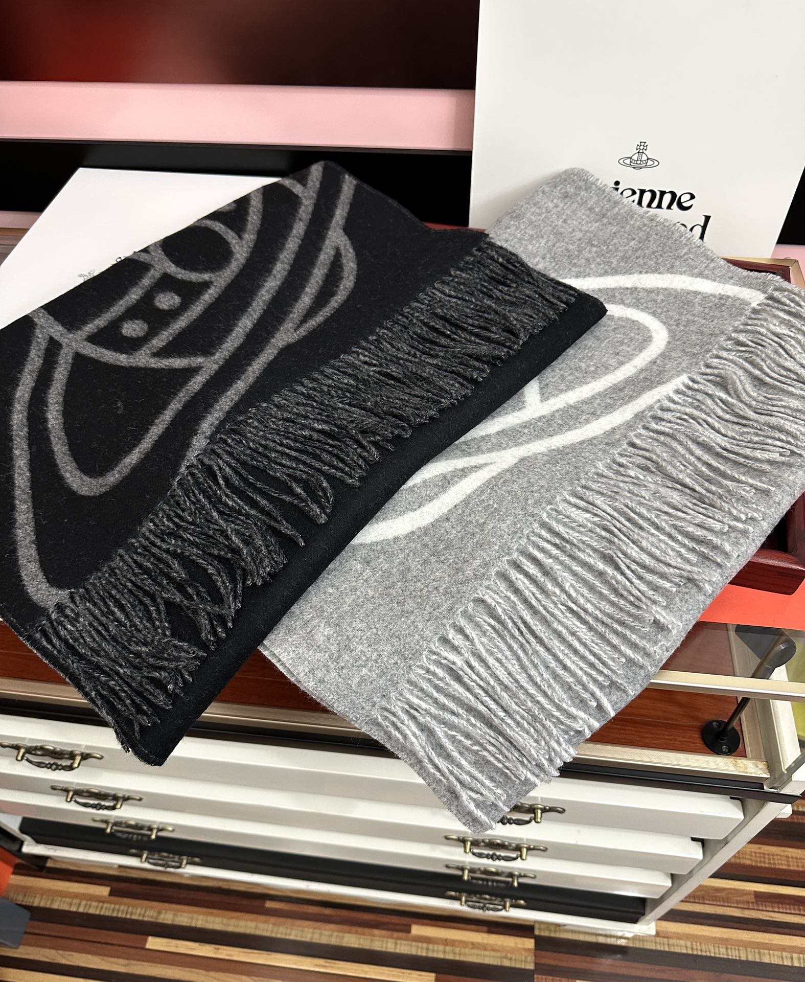 。高版本[庆祝]高品质欢迎对比“西太后Vivienne Westwood”最爱的土星从精神上[得意]才是