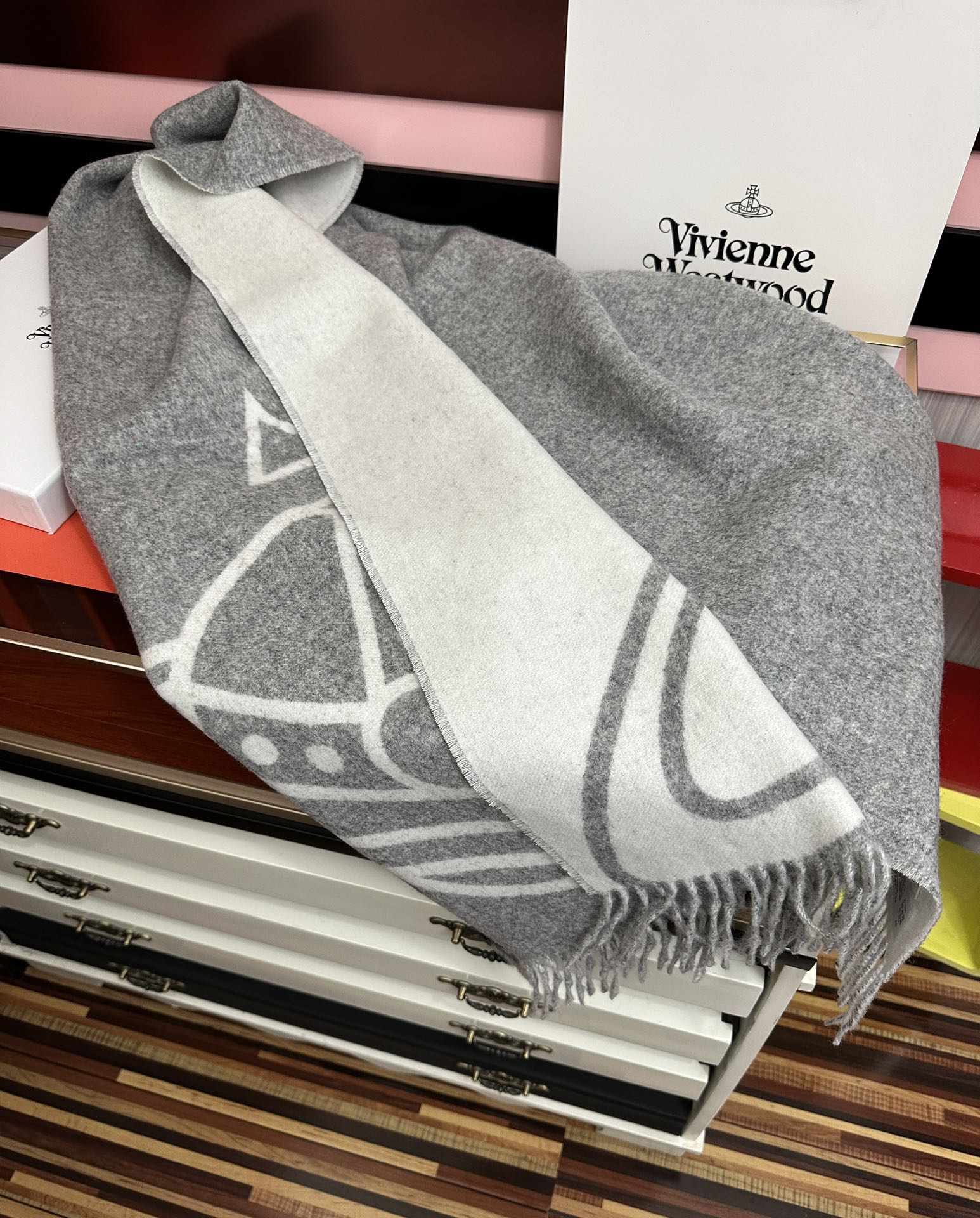 。高版本[庆祝]高品质欢迎对比“西太后Vivienne Westwood”最爱的土星从精神上[得意]才是