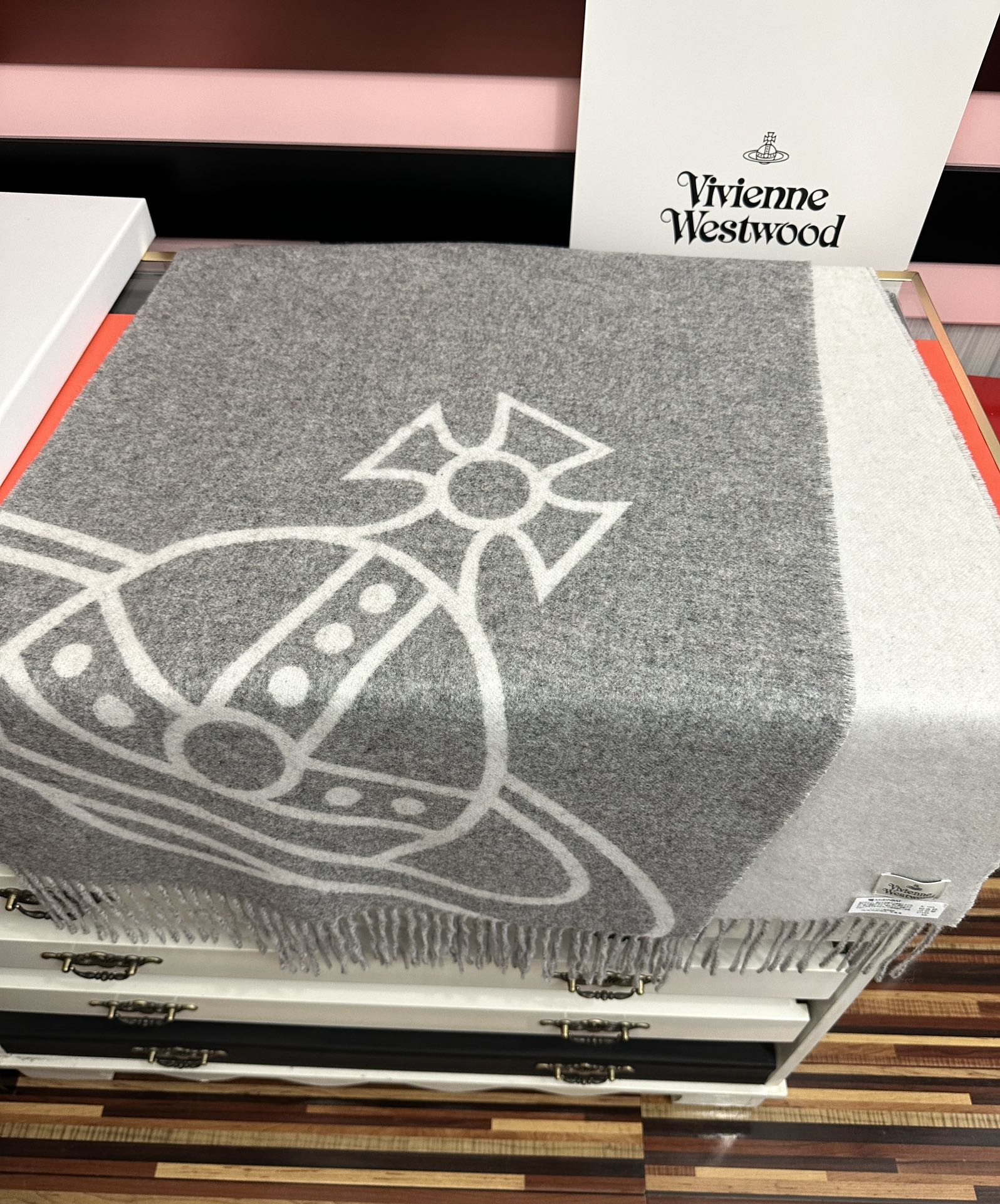 。高版本[庆祝]高品质欢迎对比“西太后Vivienne Westwood”最爱的土星从精神上[得意]才是