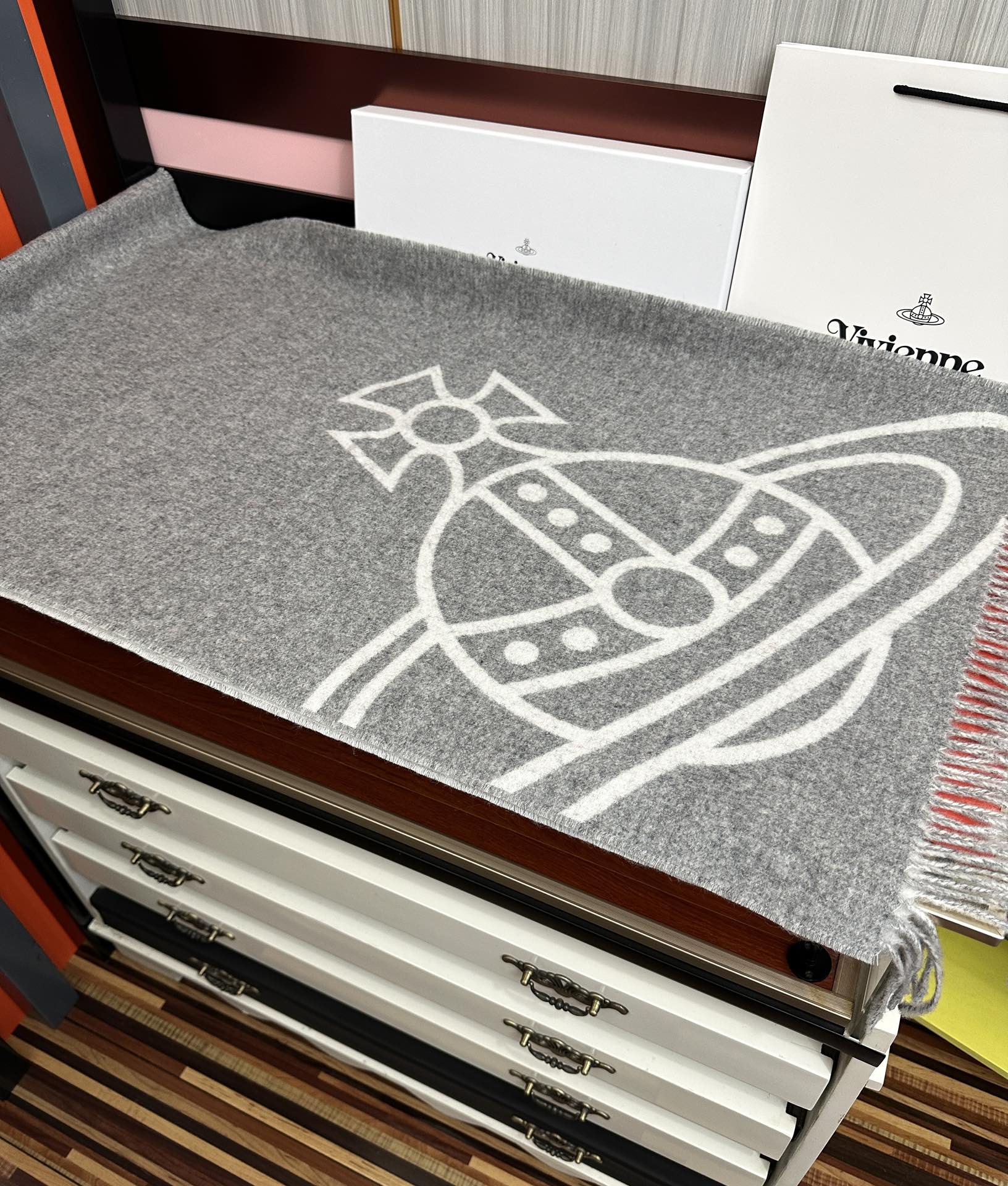 。高版本[庆祝]高品质欢迎对比“西太后Vivienne Westwood”最爱的土星从精神上[得意]才是