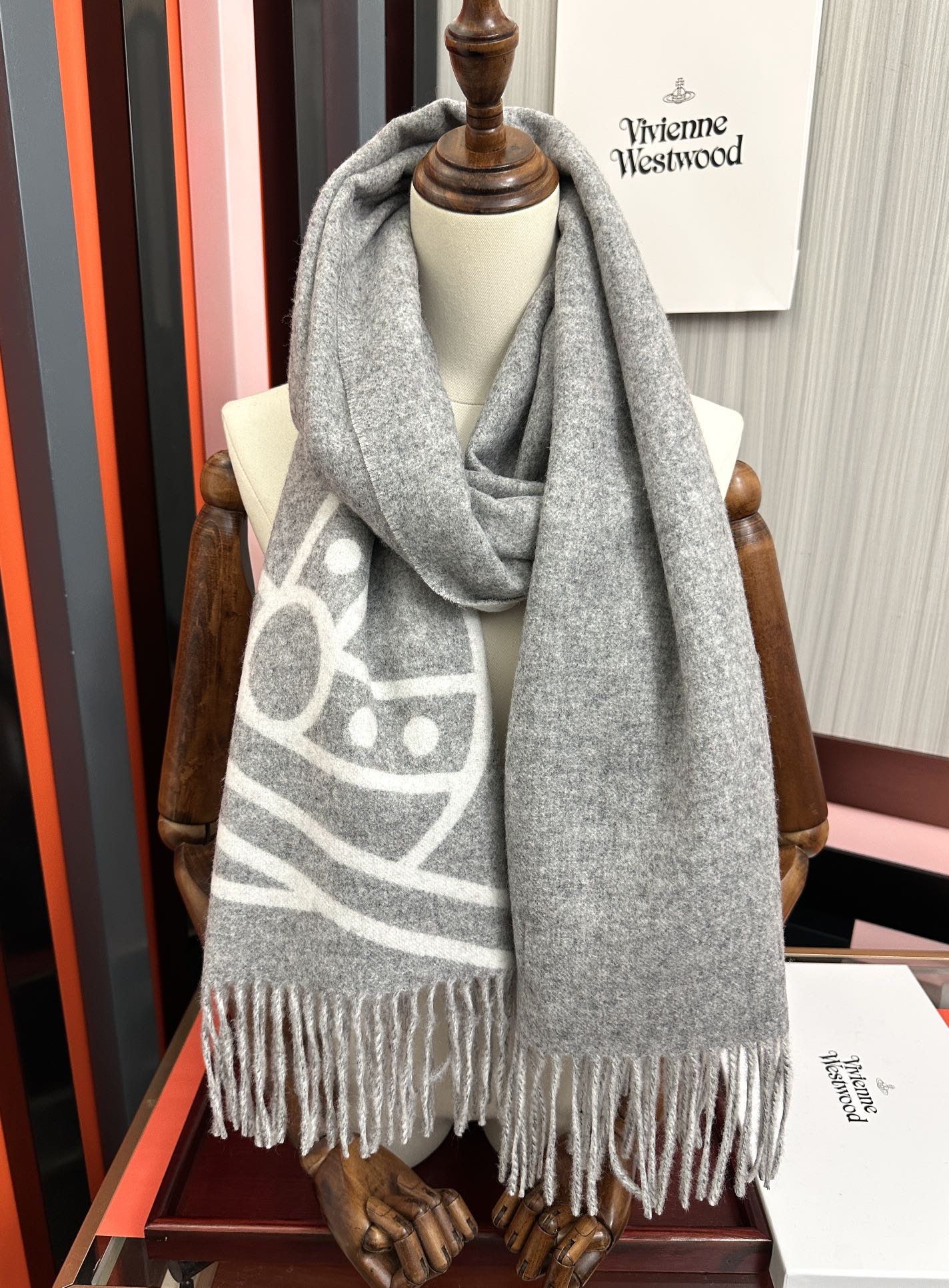 。高版本[庆祝]高品质欢迎对比“西太后Vivienne Westwood”最爱的土星从精神上[得意]才是