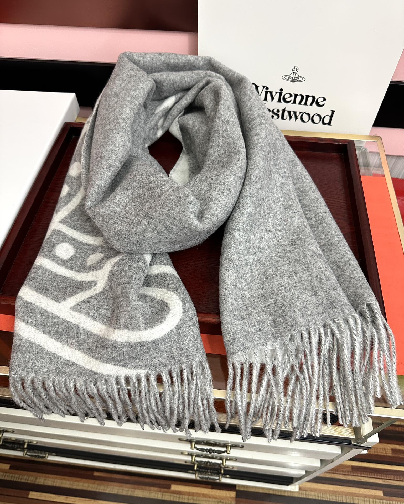 。高版本[庆祝]高品质欢迎对比“西太后Vivienne Westwood”最爱的土星从精神上[得意]才是