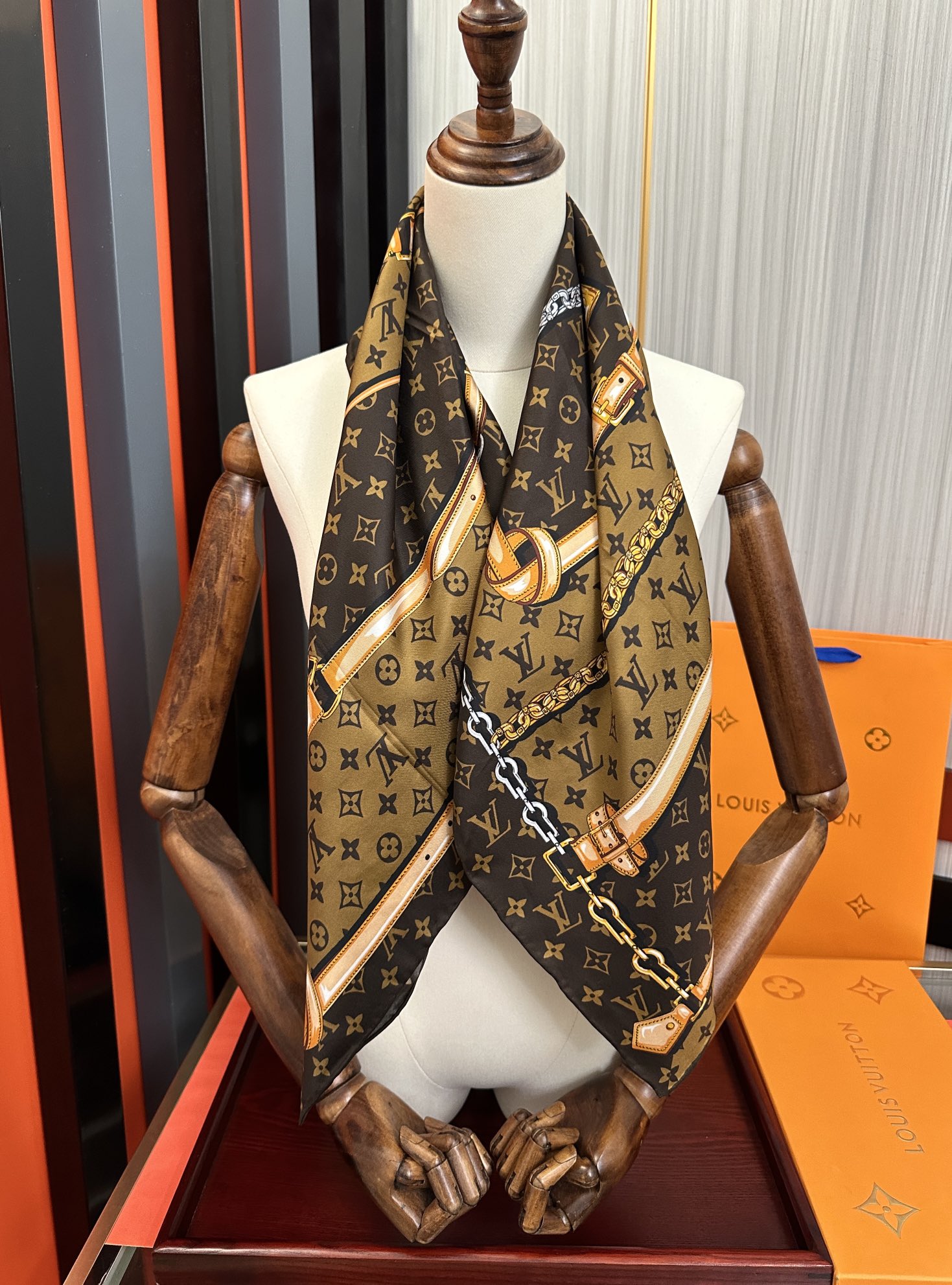 上新，L家 2025年最新款。💃💄女神及日常都非常好搭配的款😍平时穿搭也非常好搭配，整个人看起来都会神采