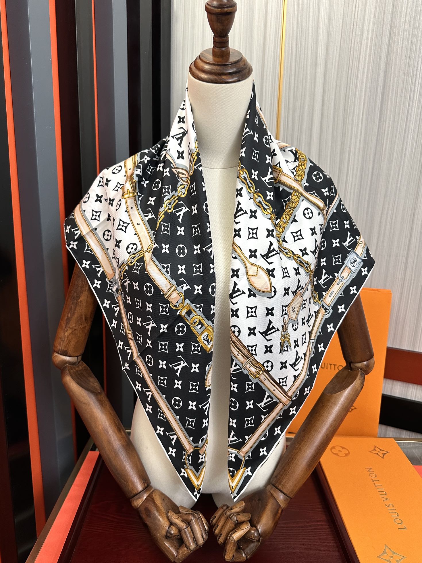 上新，L家 2025年最新款。💃💄女神及日常都非常好搭配的款😍平时穿搭也非常好搭配，整个人看起来都会神采