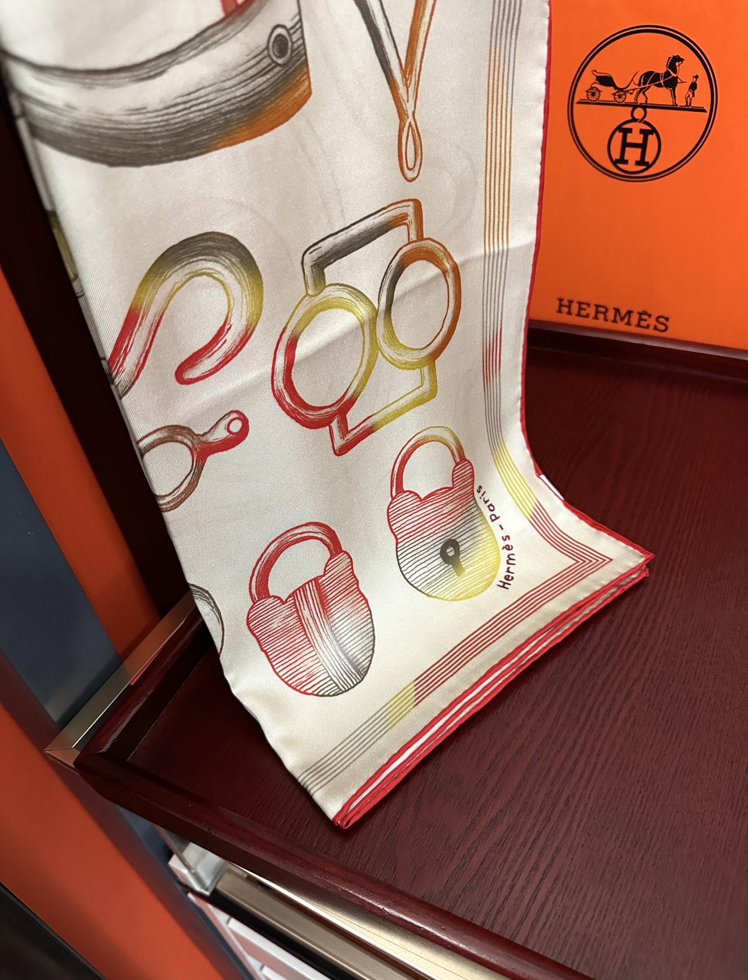 。高品质2025爱马仕最新款 官网同步 [太阳]精致卷边[嘴唇]太美了品质感很显好[得意]好搭到上瘾的丝