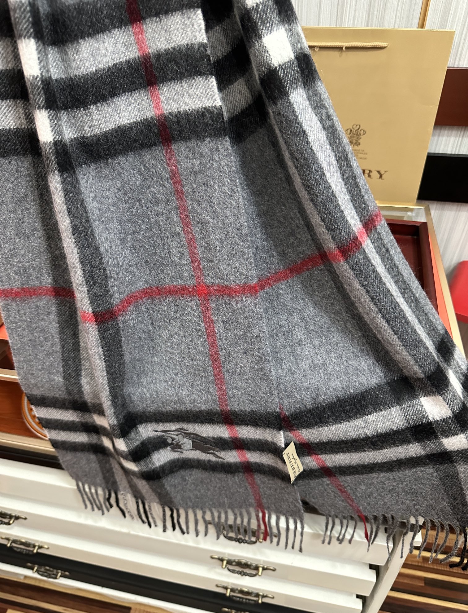 。85%羊绒 巴宝莉2025情侣款最爆款【采用内蒙古山羊绒】🎉男女士情侣款👫围巾‼️太美了😎让人耳目一新