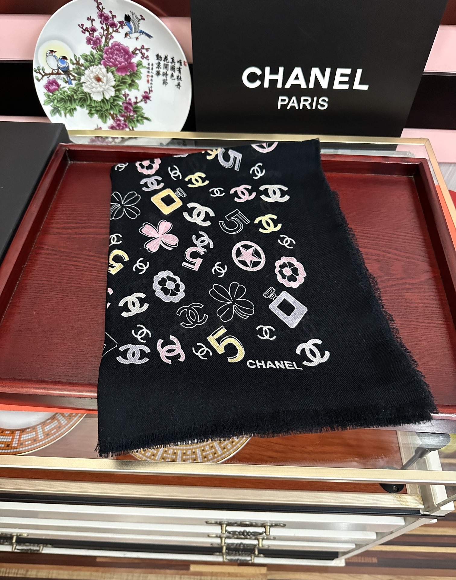 。爆款小香太美了[嘴唇]2025最新款【5号香水瓶】必备款 顶级设计太美了，真心赞👍😘💍实物真心美 🎀披