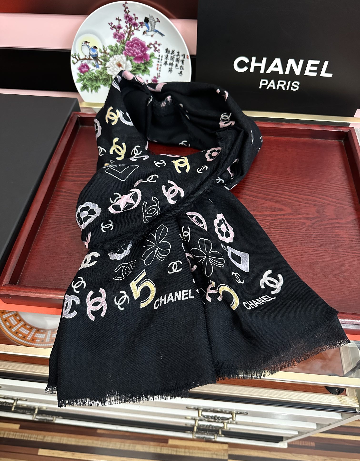 。爆款小香太美了[嘴唇]2025最新款【5号香水瓶】必备款 顶级设计太美了，真心赞👍😘💍实物真心美 🎀披