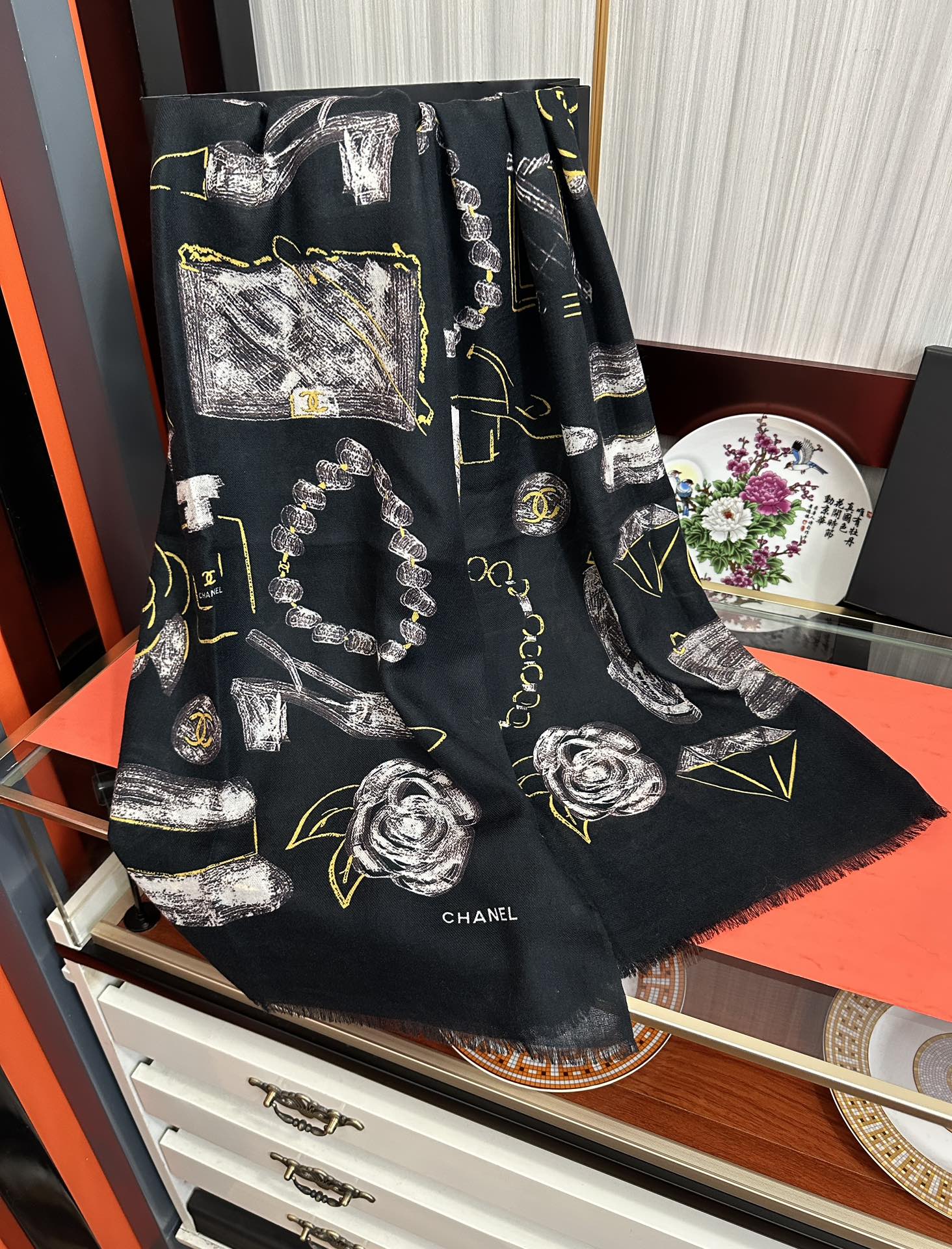 上新 小香 2025 新款真心赞👍【羊绒绒长巾】😘💍实物真心美 🎀披肩配以印花💓💃🏻无论设计喷绘都是非常