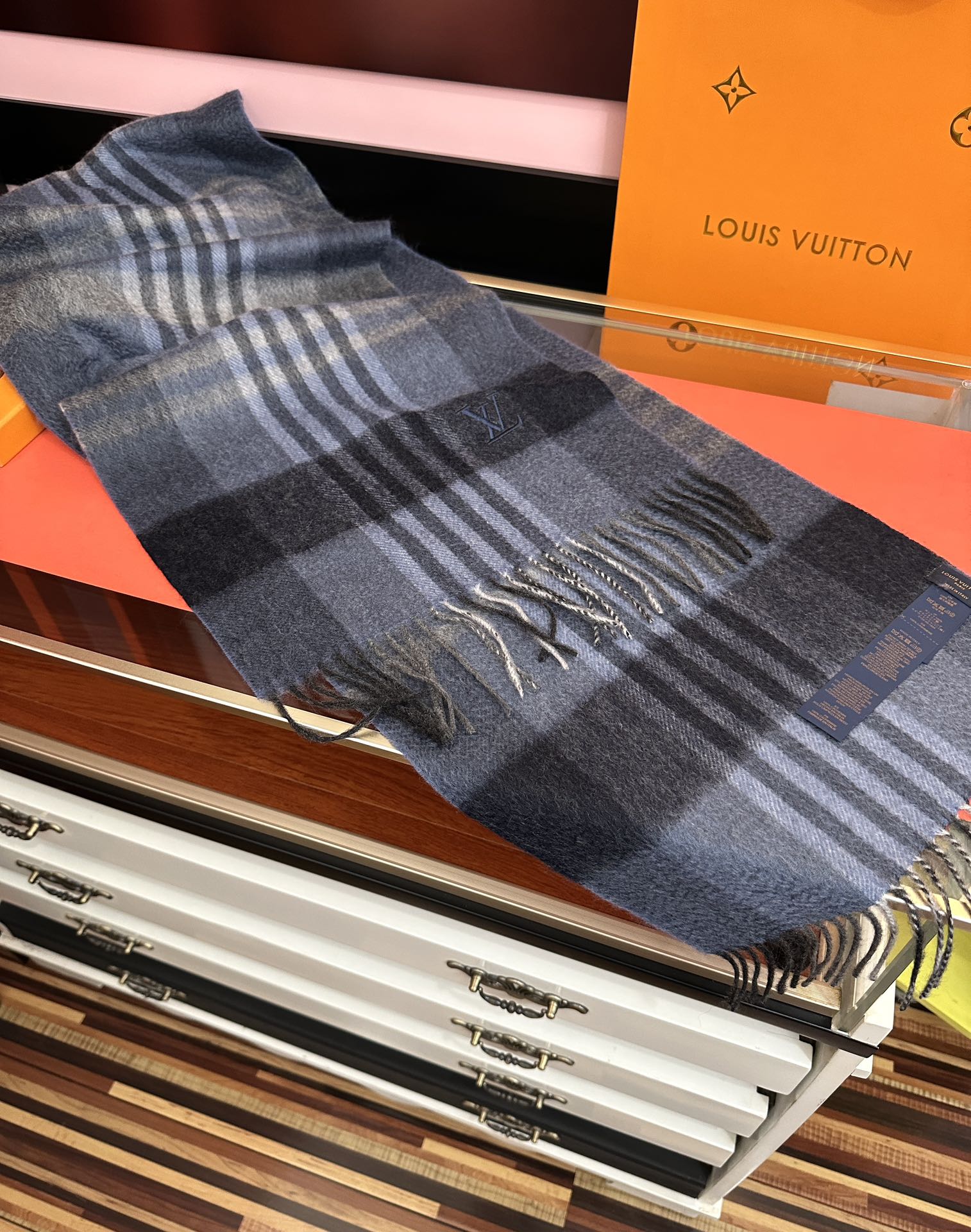 上新。L家2025最爆款【采用内蒙古山羊绒】🎉男女士情侣款👫围巾‼️太美了😎让人耳目一新的感觉[色][色