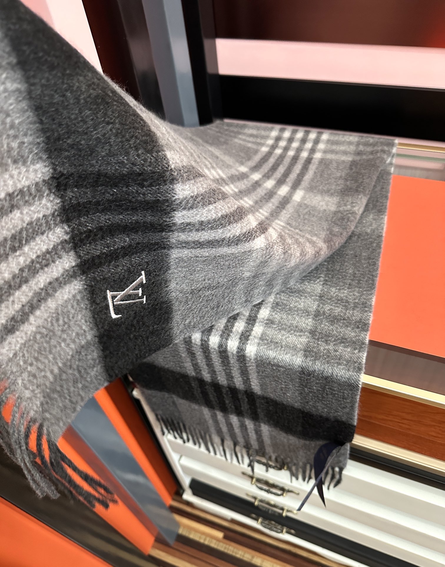 上新。L家2025最爆款【采用内蒙古山羊绒】🎉男女士情侣款👫围巾‼️太美了😎让人耳目一新的感觉[色][色