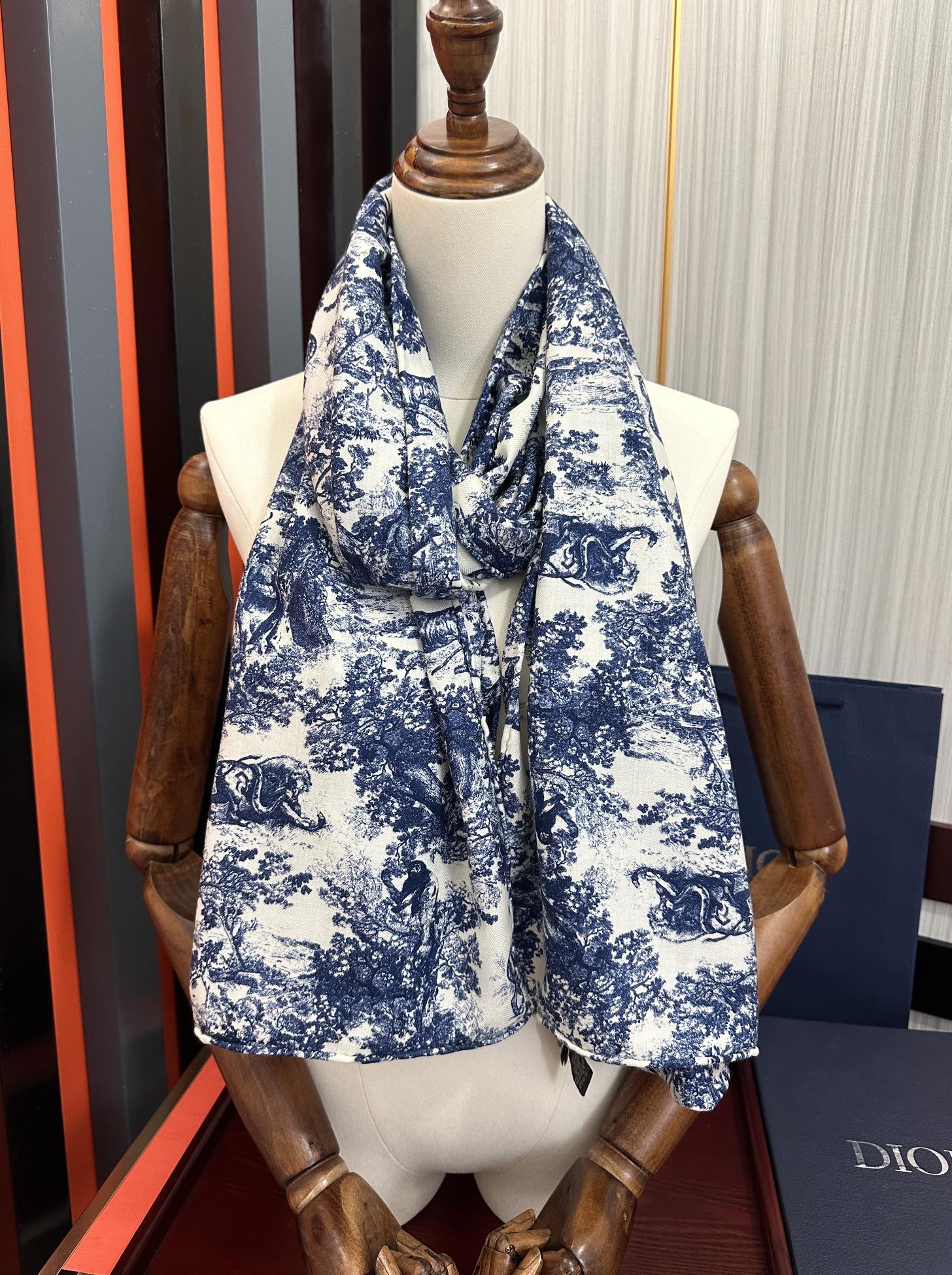 新款 2025迪奥。双面同色【动物丛林】最流行的花型 太美了[吃瓜]下手一定要快[嘴唇]四季都可以用[勾