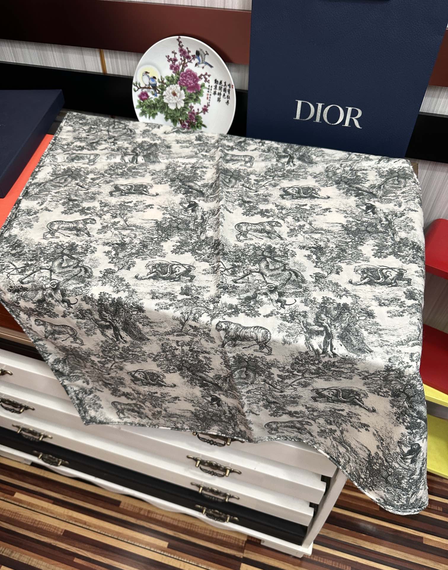 新款 2025迪奥。双面同色【动物丛林】最流行的花型 太美了[吃瓜]下手一定要快[嘴唇]四季都可以用[勾