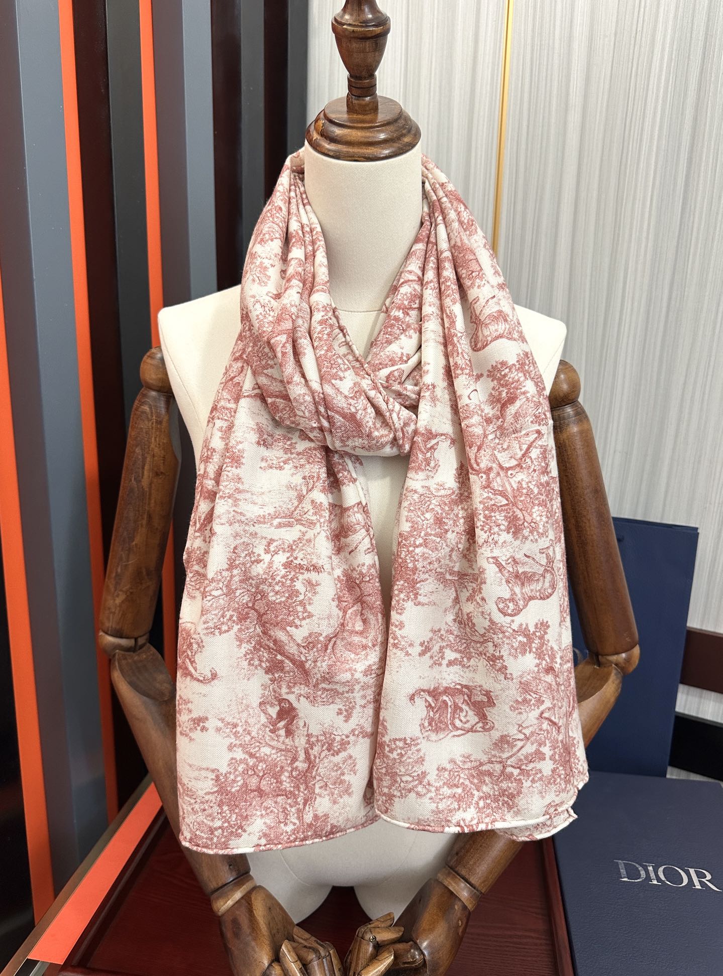 新款 2025迪奥。双面同色【动物丛林】最流行的花型 太美了[吃瓜]下手一定要快[嘴唇]四季都可以用[勾