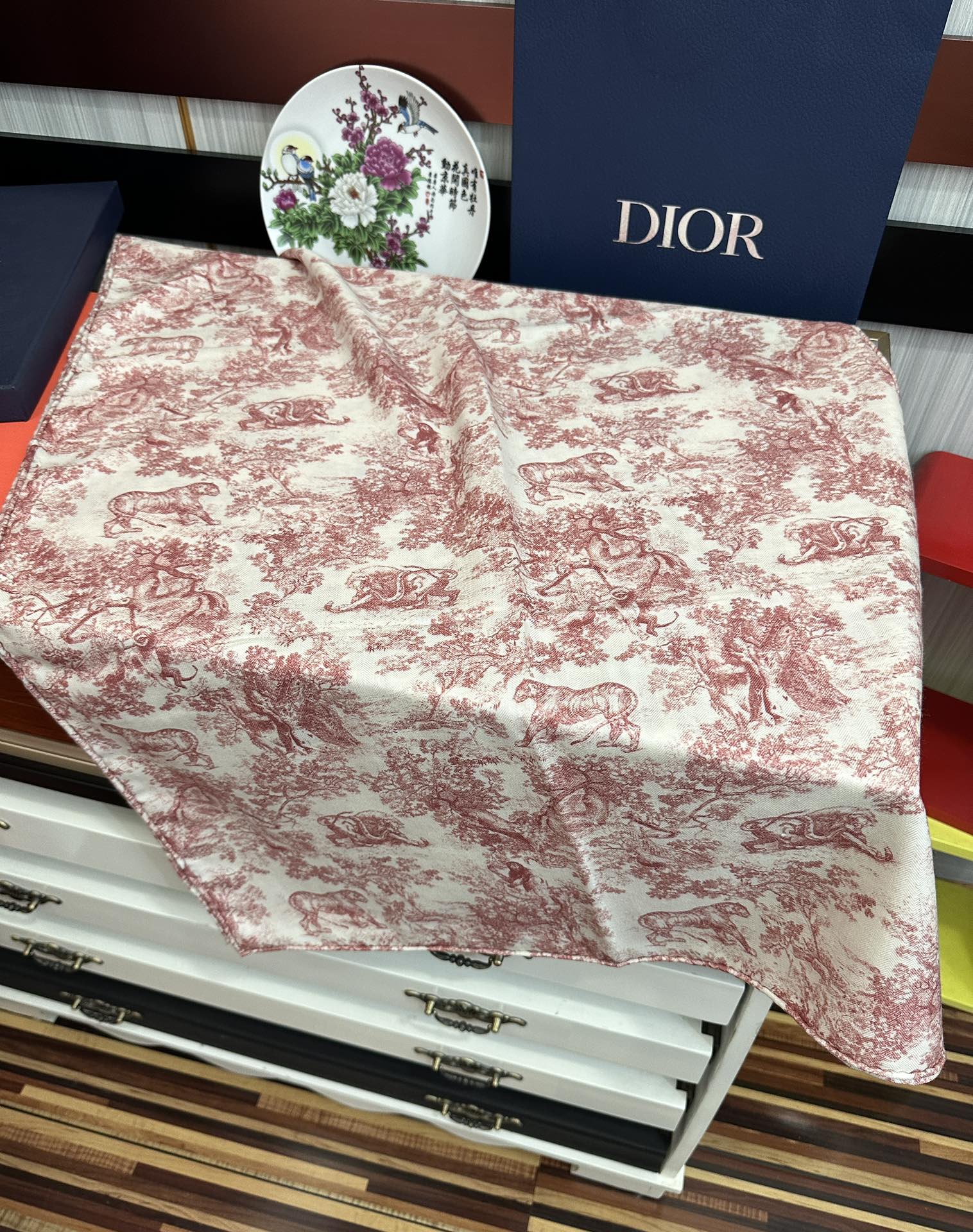 新款 2025迪奥。双面同色【动物丛林】最流行的花型 太美了[吃瓜]下手一定要快[嘴唇]四季都可以用[勾