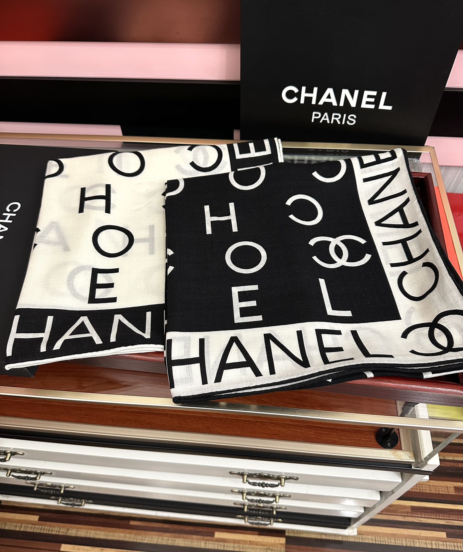 上新❤️香奈儿 【双面同色】2025太美了[發]🎩设计优雅风[礼物]~气质到骨子里[色]香奶奶新一季的面