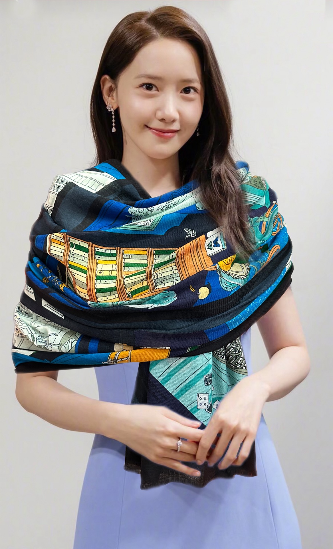 。 爱马士2025 最新款【24号之谜】顶级设计太美了，真心赞👍😘💍实物真心美 🎀披肩配以印花💓💃🏻无论