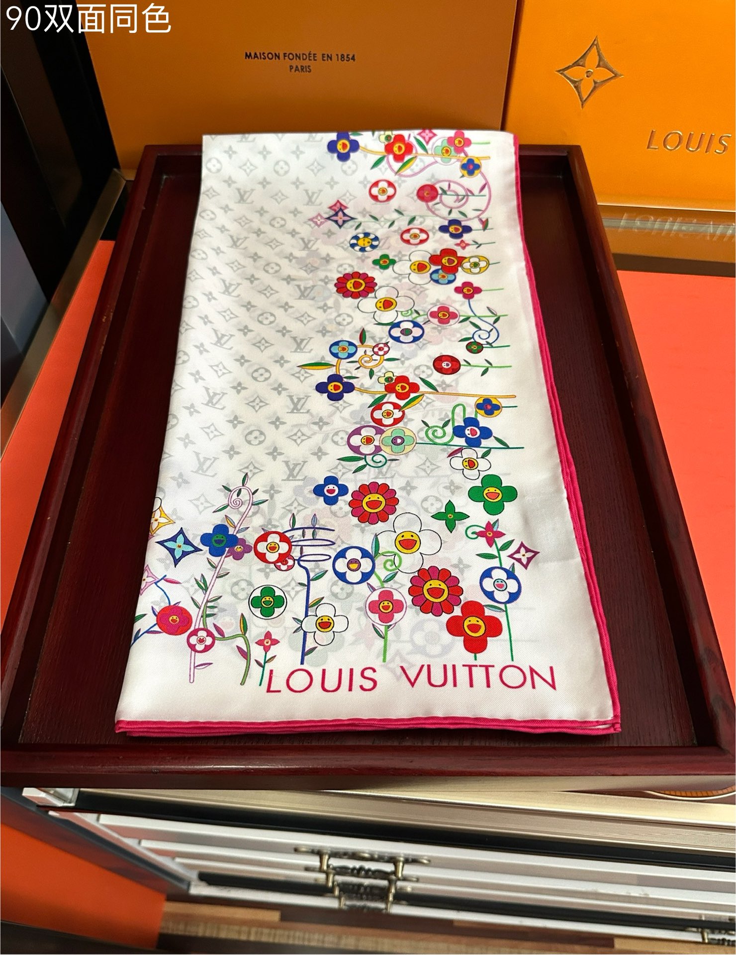 。高版本LV官网同步【双面同色】[庆祝]2025最新款“L家”通过别致的经典色彩向原创设计致敬[太阳]作