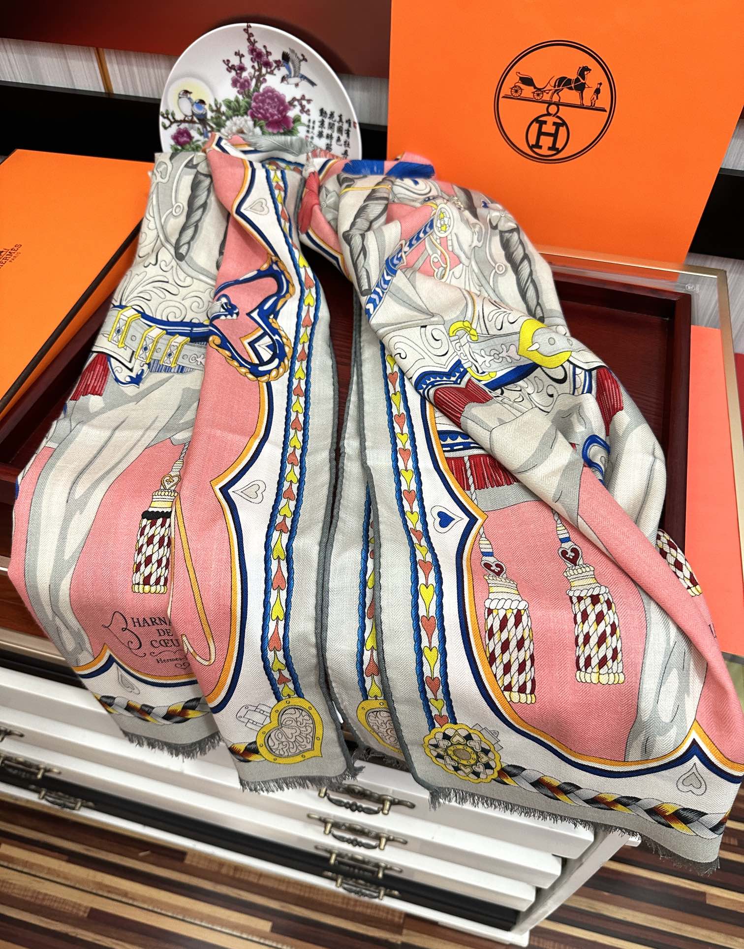 上新 2025 爱马仕。【双面同色骏马奔腾】太美了[吃瓜]下手一定要快[嘴唇]四季都可以用[勾引]真心美