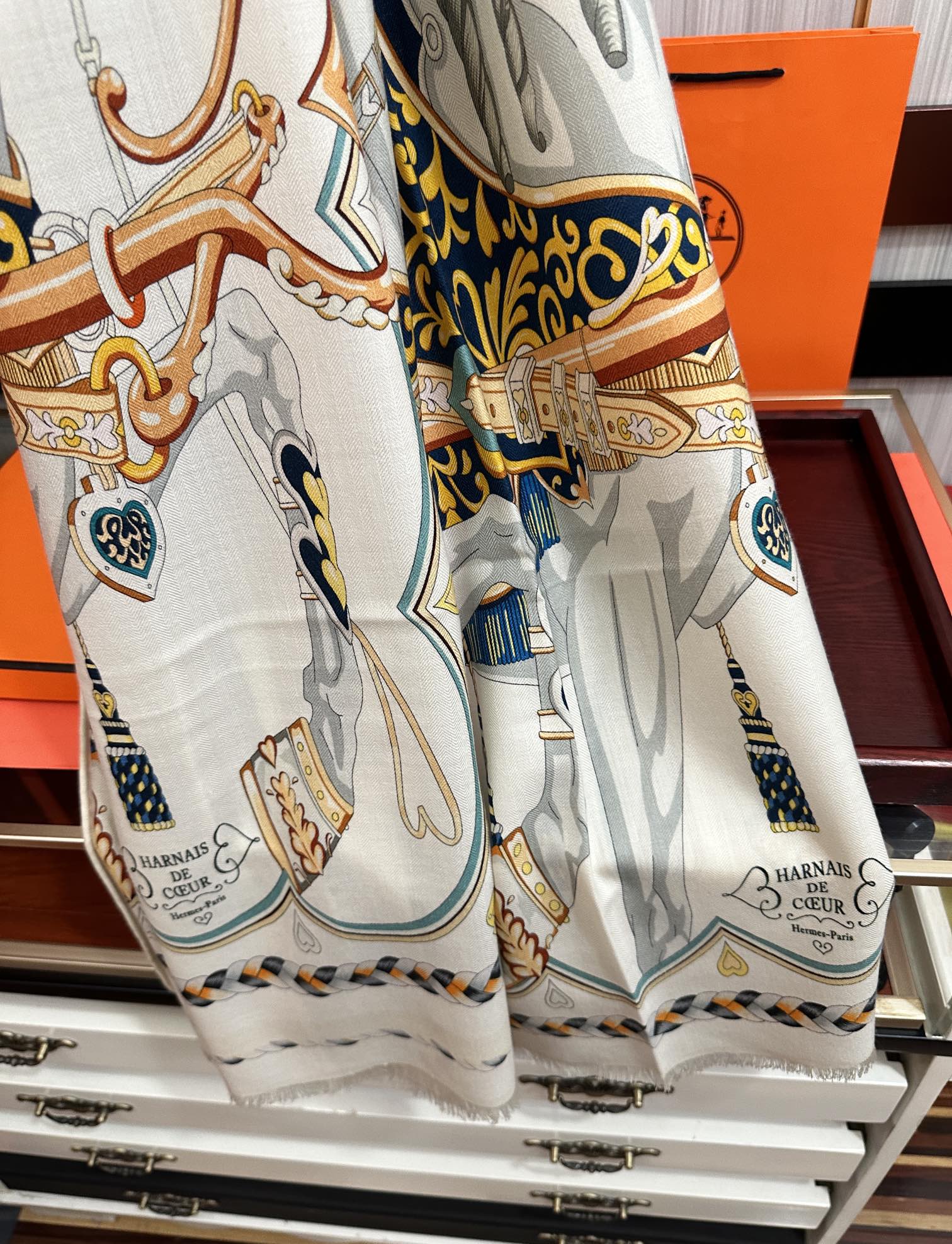 上新 2025 爱马仕。【双面同色骏马奔腾】太美了[吃瓜]下手一定要快[嘴唇]四季都可以用[勾引]真心美