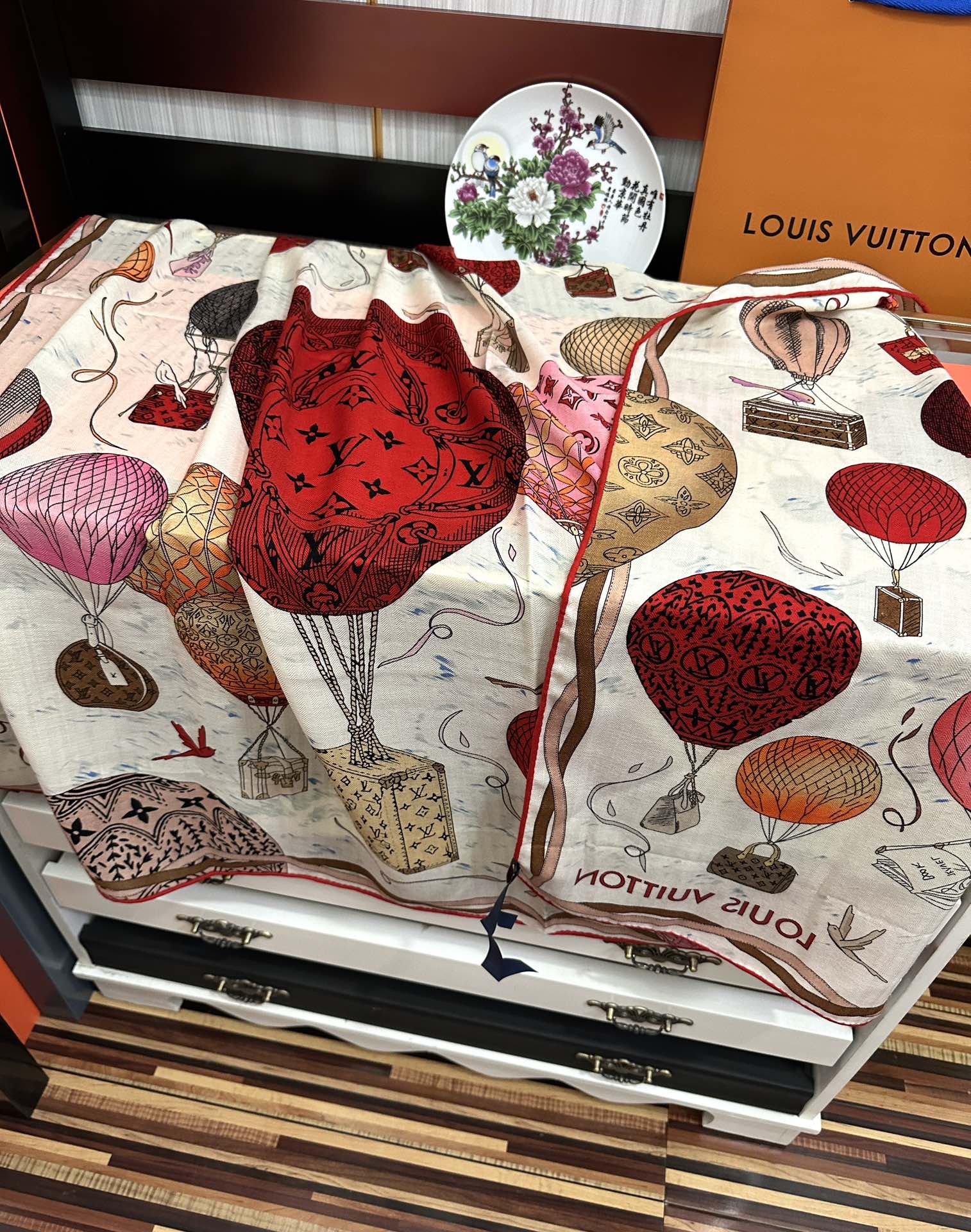 上新❤️LV 2025【双面同色热气球🎈】经典优雅[礼物]~气质到骨子里[色]新一季的面料超高级，真心超