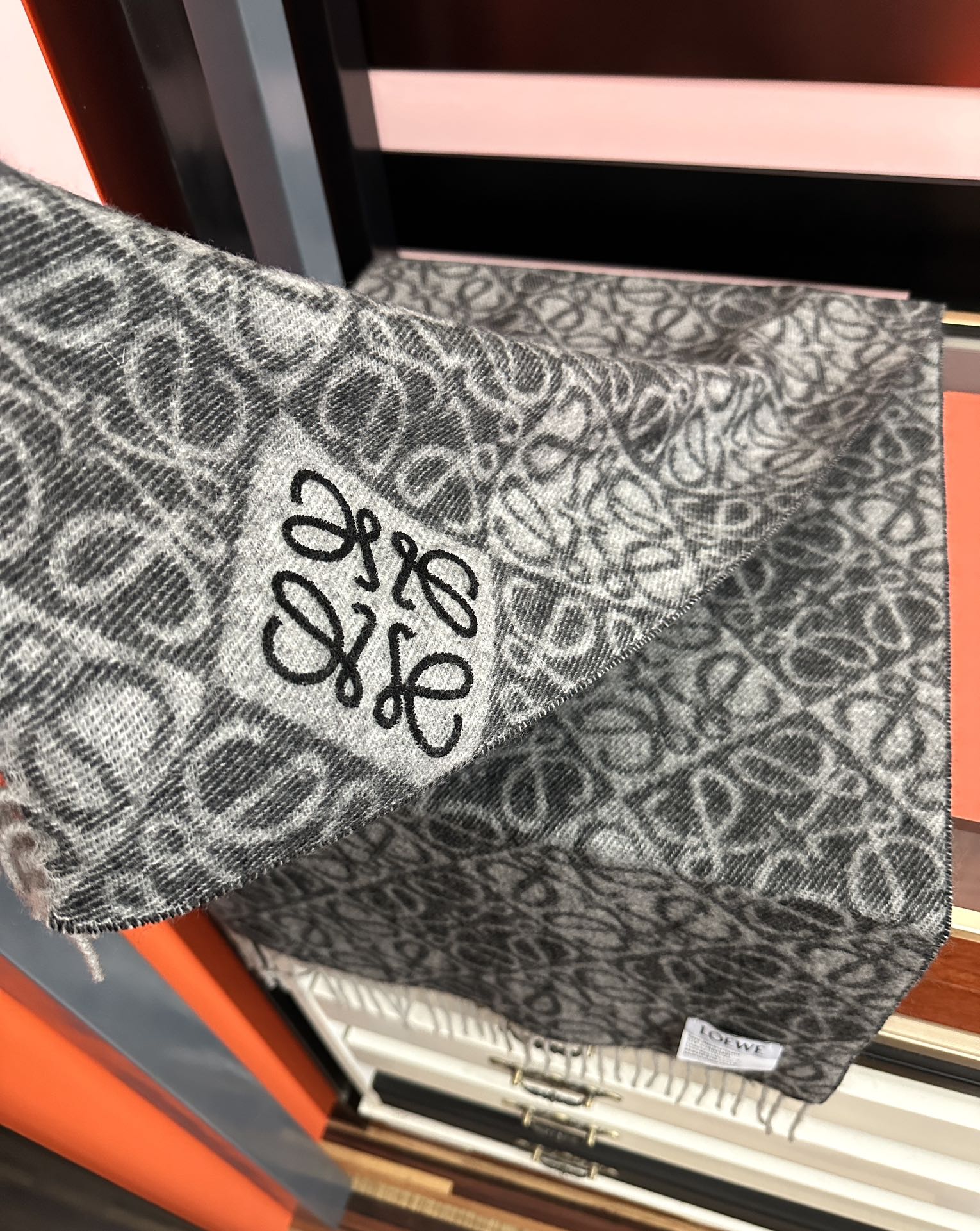 。罗意威2025 ZG最新款[庆祝] 棋盘格提花围巾[太阳]经典棋盘格矩阵设计高端设计[玫瑰] 不挑年龄