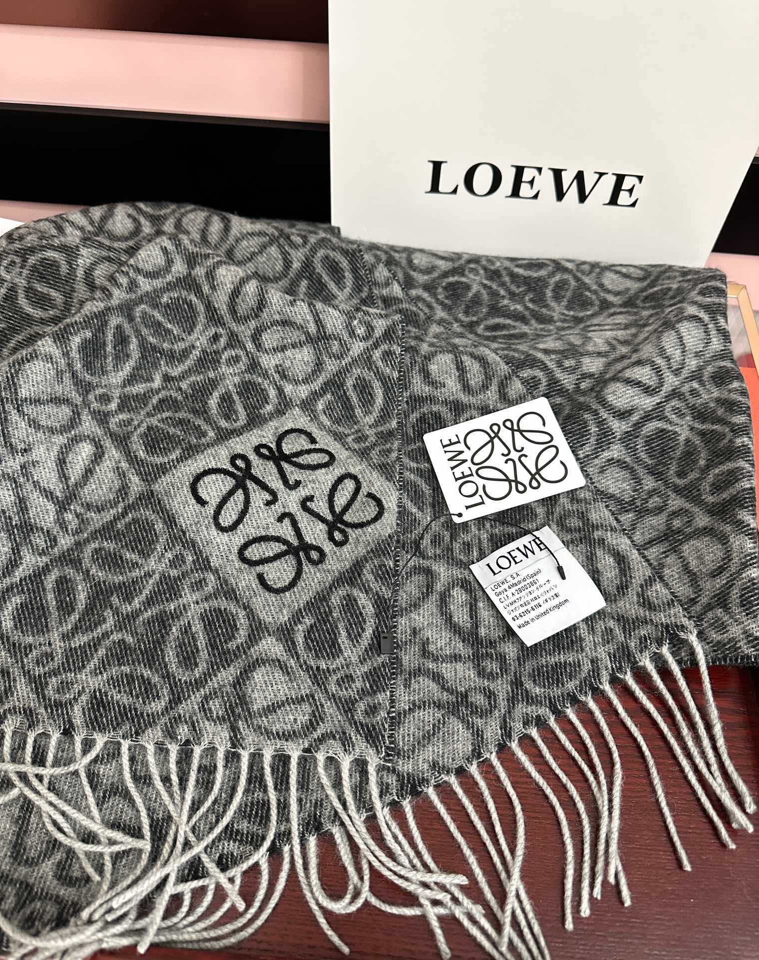 。罗意威2025 ZG最新款[庆祝] 棋盘格提花围巾[太阳]经典棋盘格矩阵设计高端设计[玫瑰] 不挑年龄