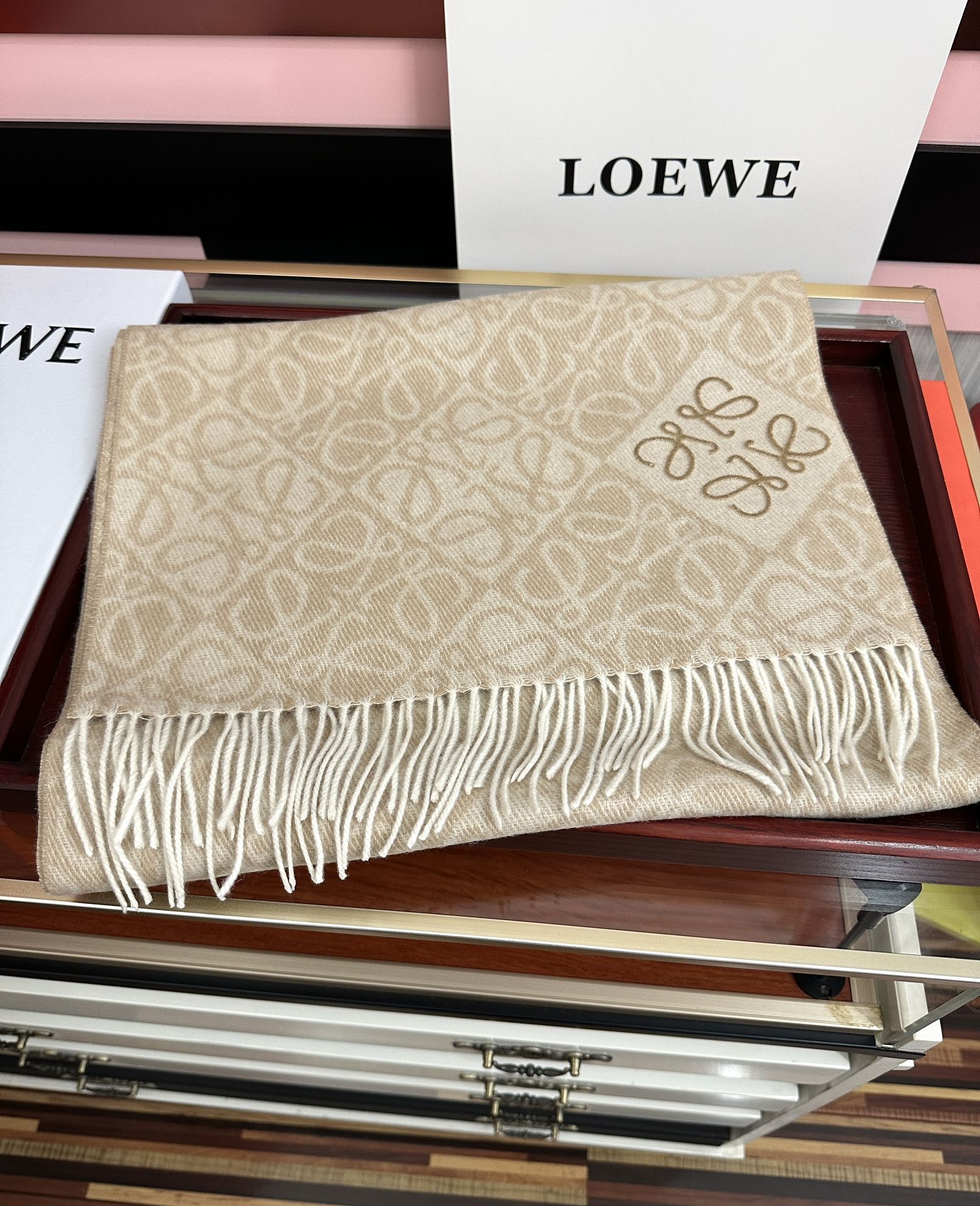 。罗意威2025 ZG最新款[庆祝] 棋盘格提花围巾[太阳]经典棋盘格矩阵设计高端设计[玫瑰] 不挑年龄