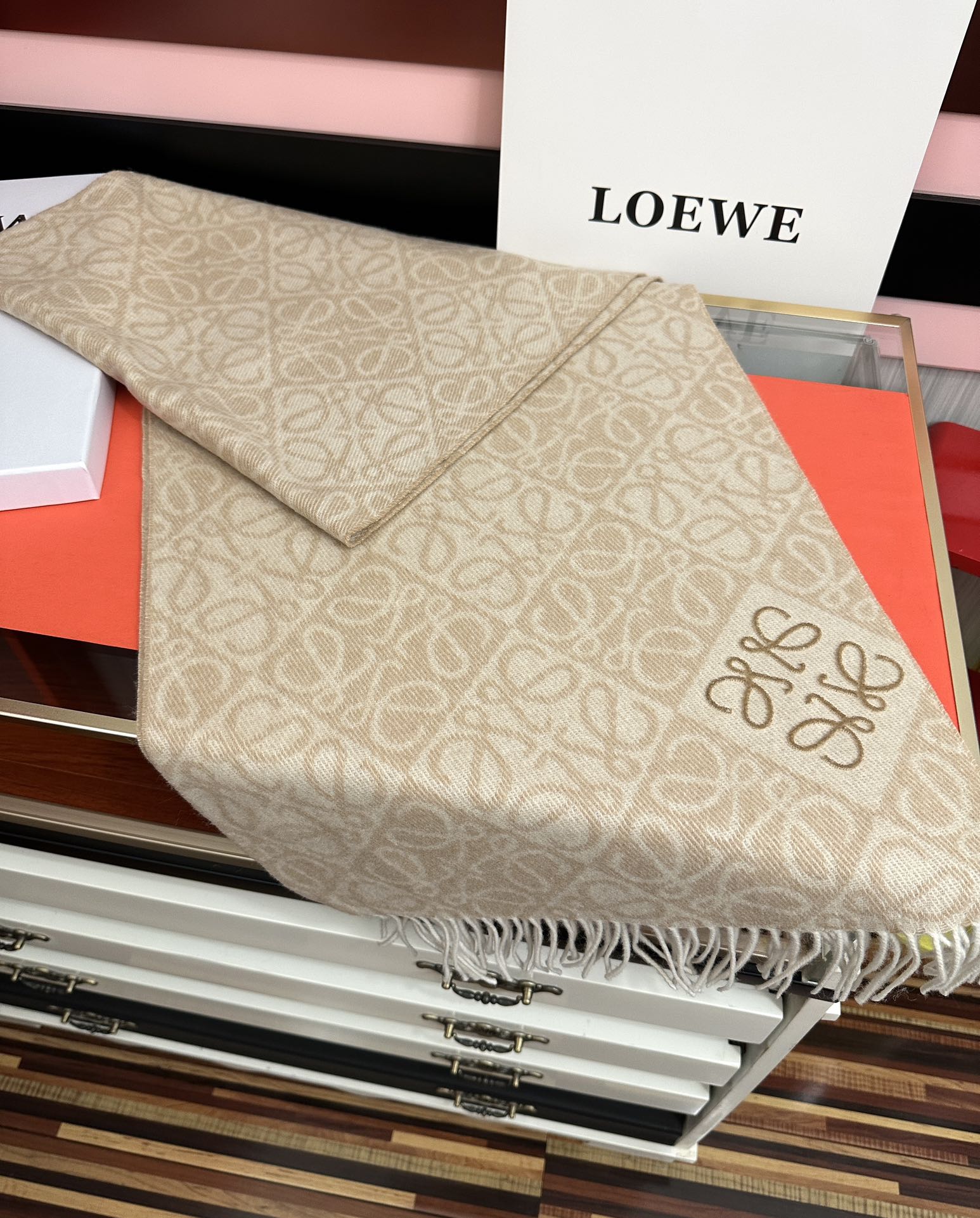 。罗意威2025 ZG最新款[庆祝] 棋盘格提花围巾[太阳]经典棋盘格矩阵设计高端设计[玫瑰] 不挑年龄