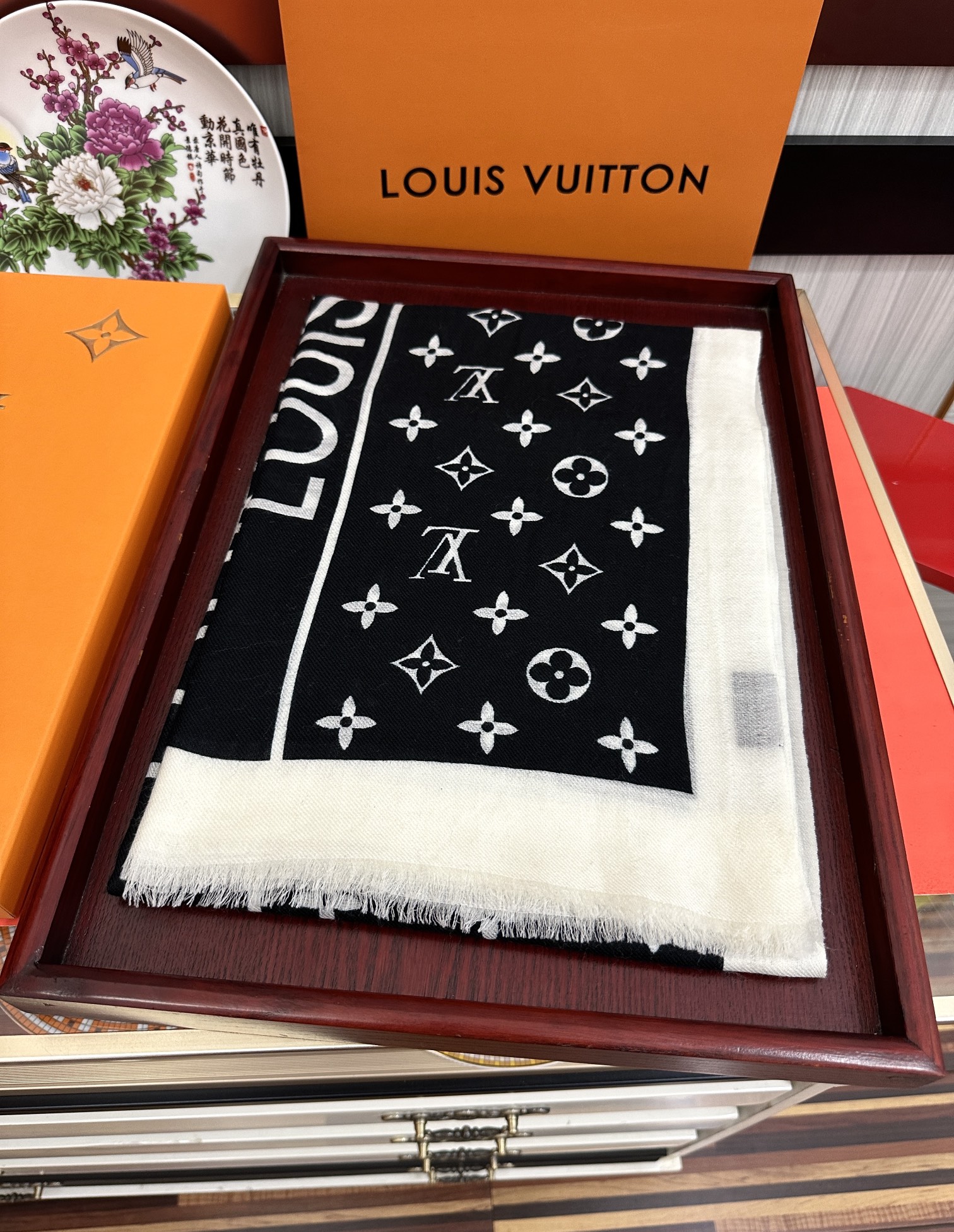 上新 L家 2025 最新款‼️真心赞👍【双面戒指绒长巾】😘💍实物真心美 🎀披肩配以印花💓💃🏻无论设计喷