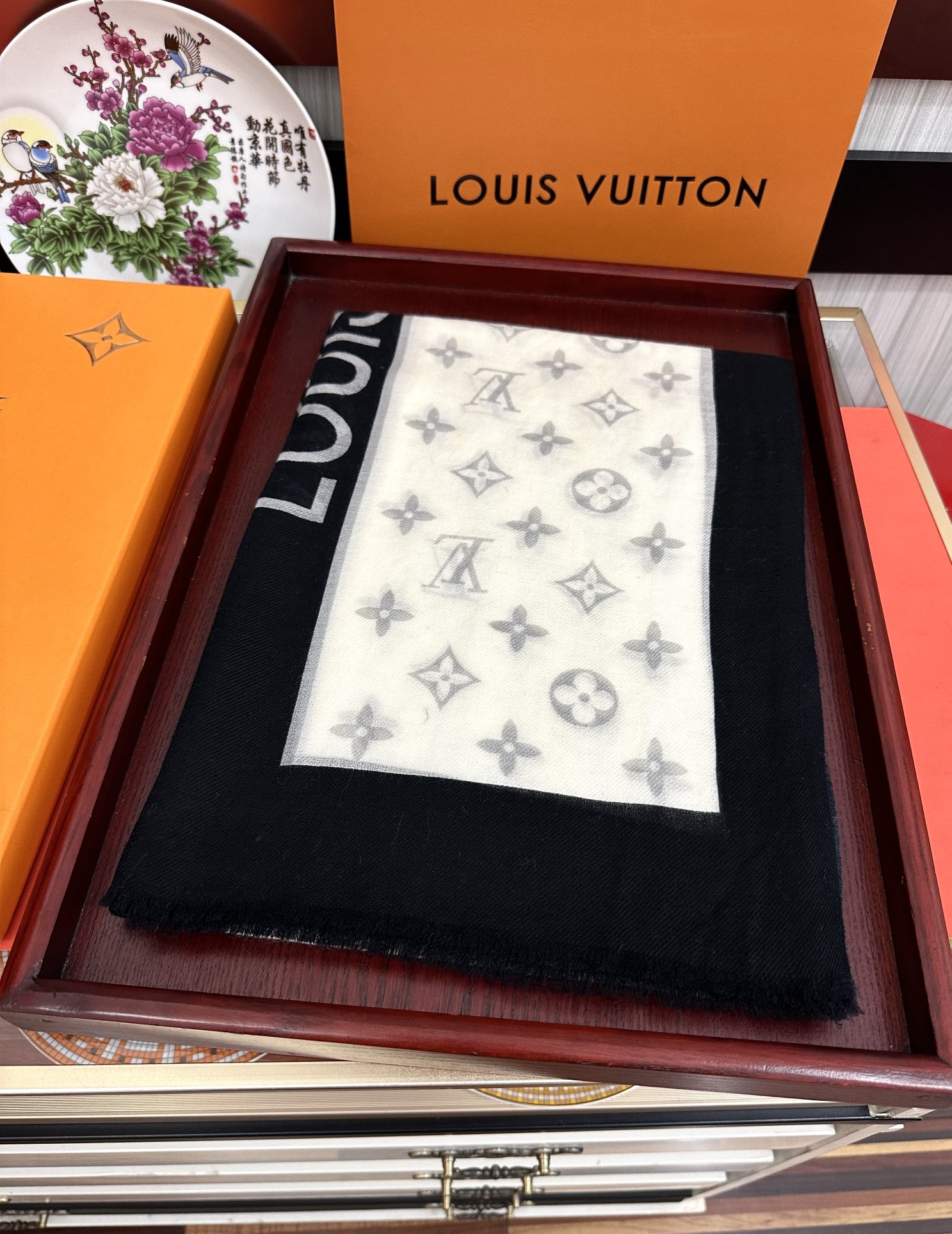 上新 L家 2025 最新款‼️真心赞👍【双面戒指绒长巾】😘💍实物真心美 🎀披肩配以印花💓💃🏻无论设计喷