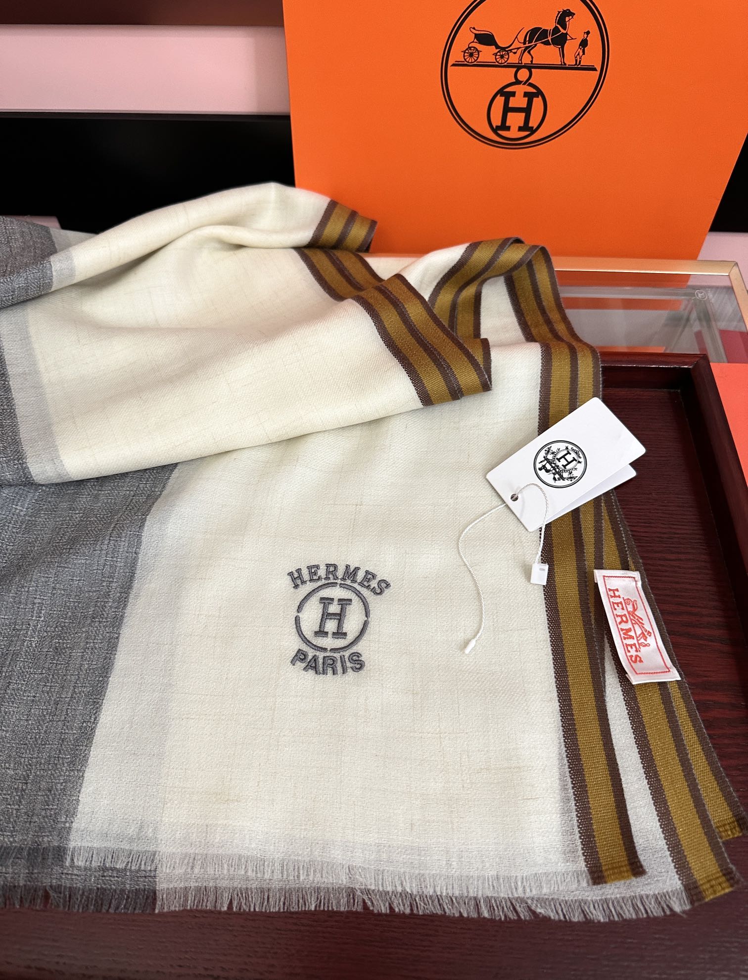 新款。2010爱马士🧣太美了[庆祝]万众瞩目经典版到货🎆最优质的年轻设计师推出的最新概念👓搭配调色纱染再