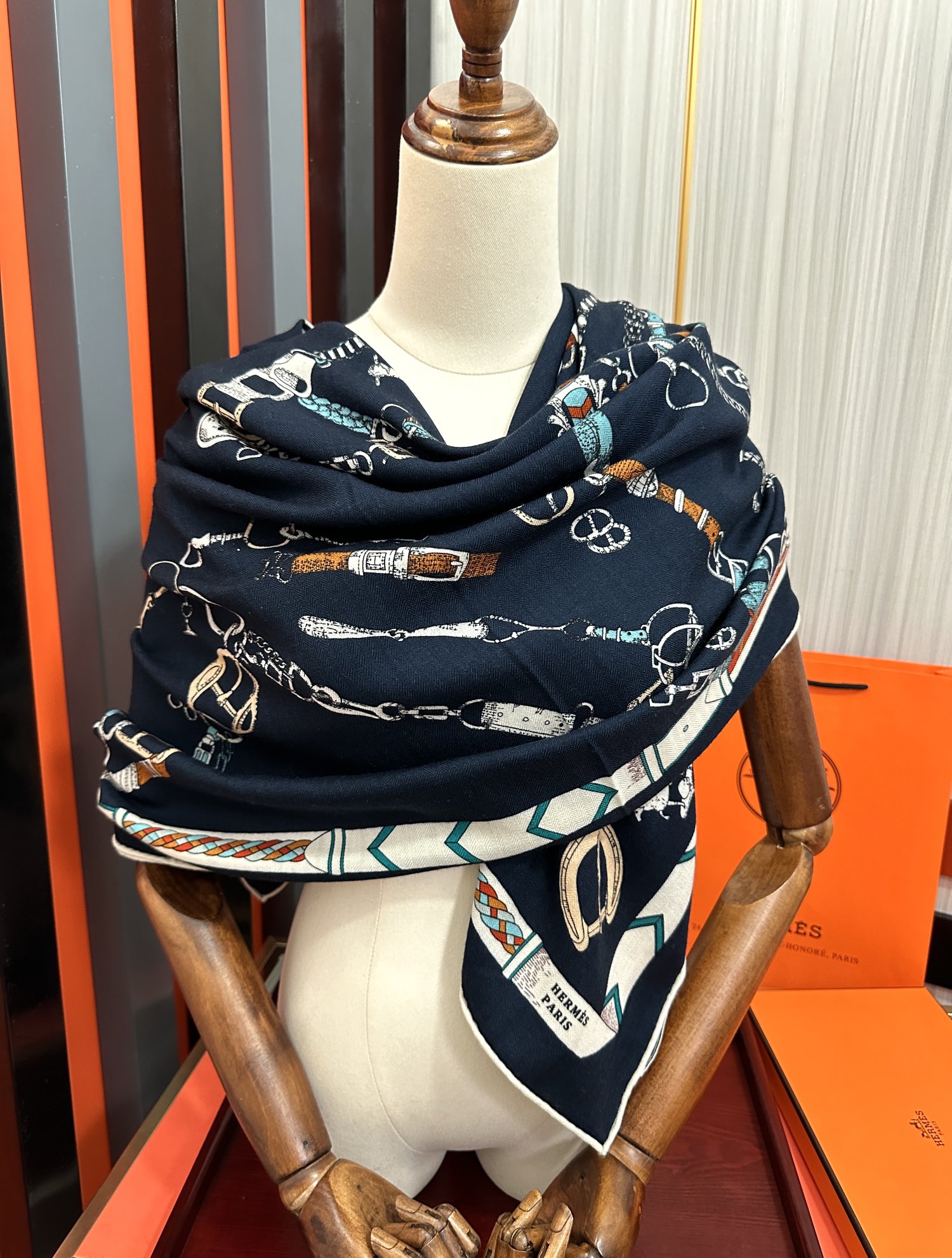 上新❤️2025 爱马士【双面同色】ZG同步最新款 买了都说好看顶级工艺超值[嘴唇]专柜爆款🎁🎁羊绒方巾