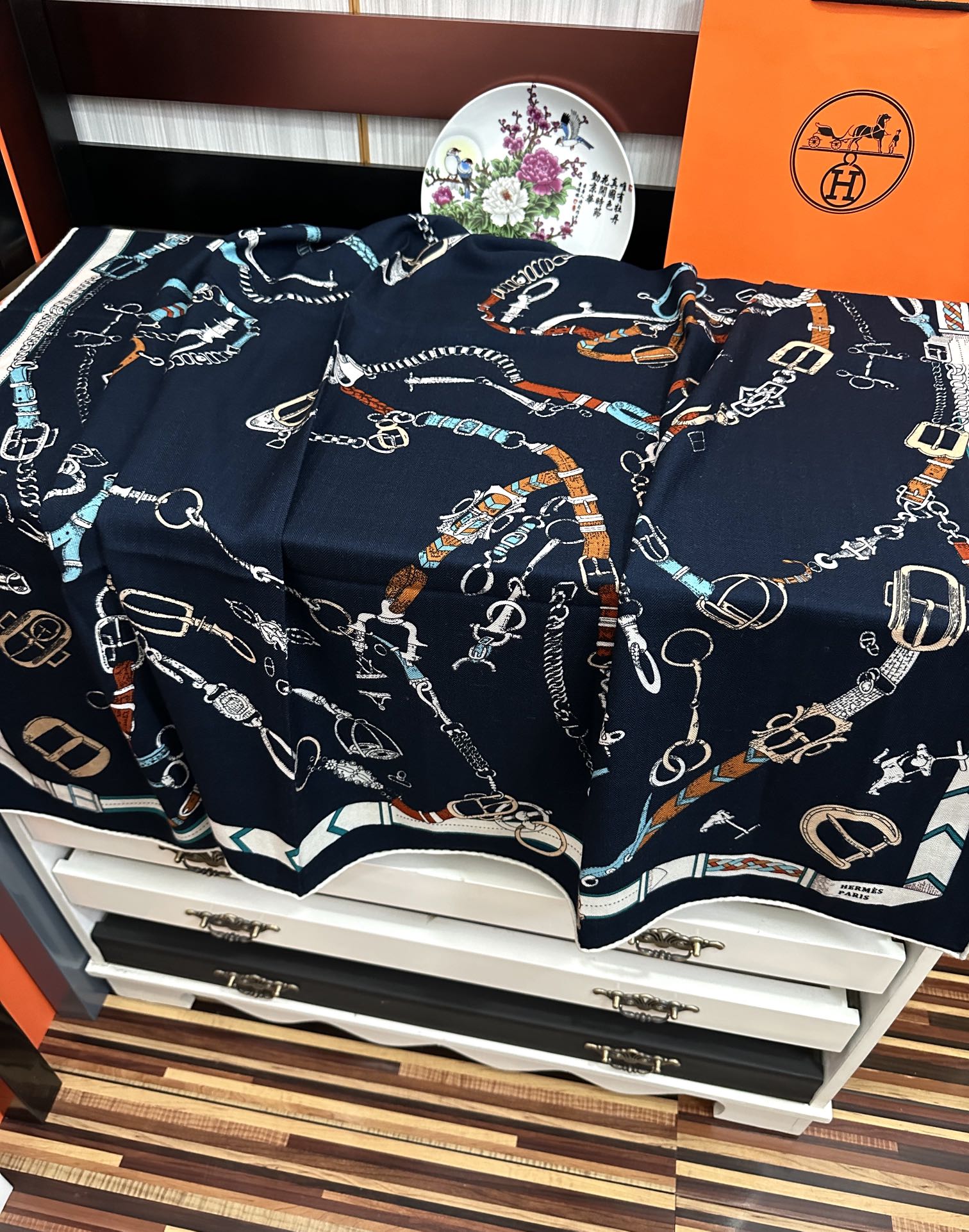 上新❤️2025 爱马士【双面同色】ZG同步最新款 买了都说好看顶级工艺超值[嘴唇]专柜爆款🎁🎁羊绒方巾