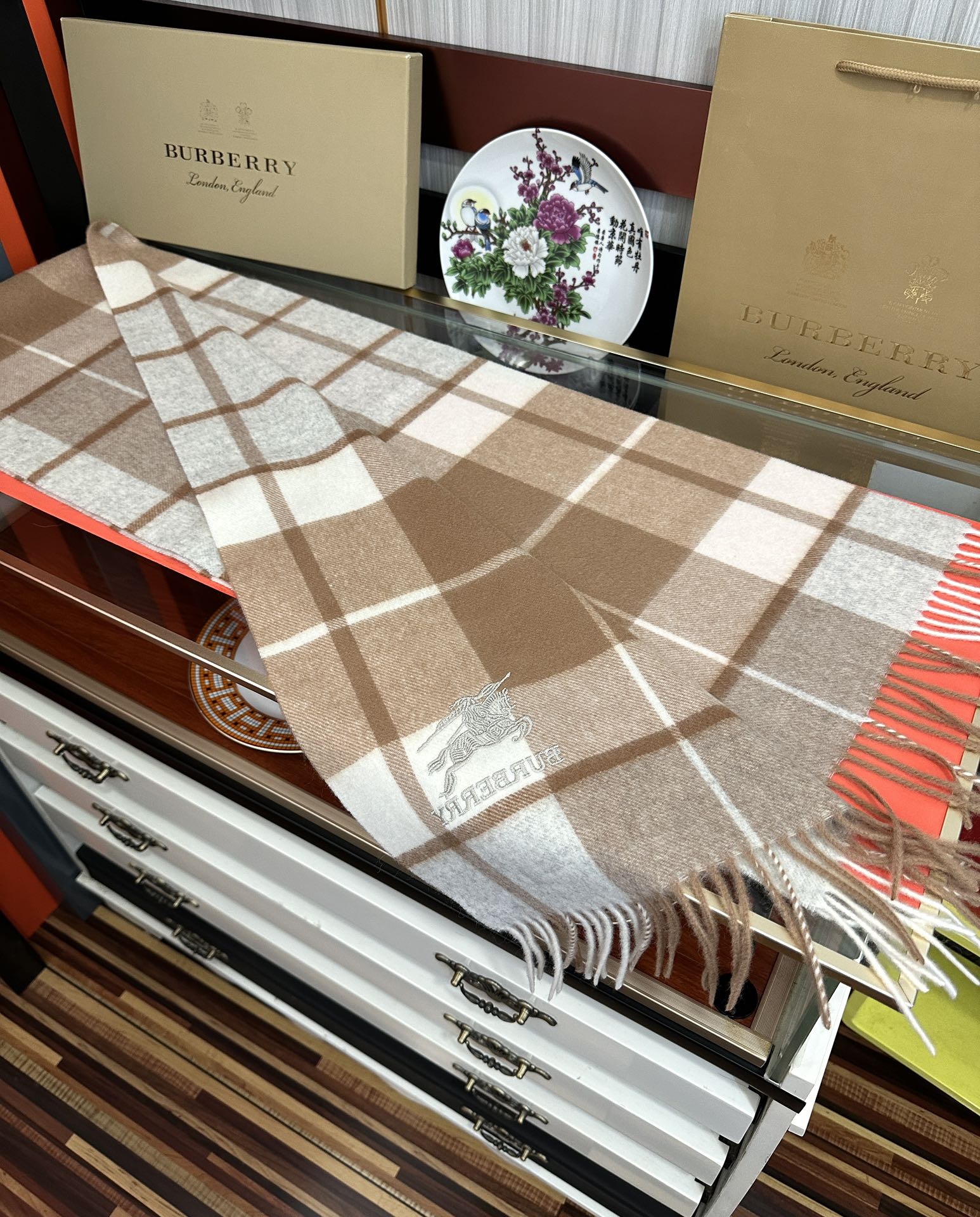 。85%山羊绒 2025 巴宝莉【刺绣战马】采用内蒙古顶级山羊绒 最新款男女通用情侣款👫重磅推荐💥 经典